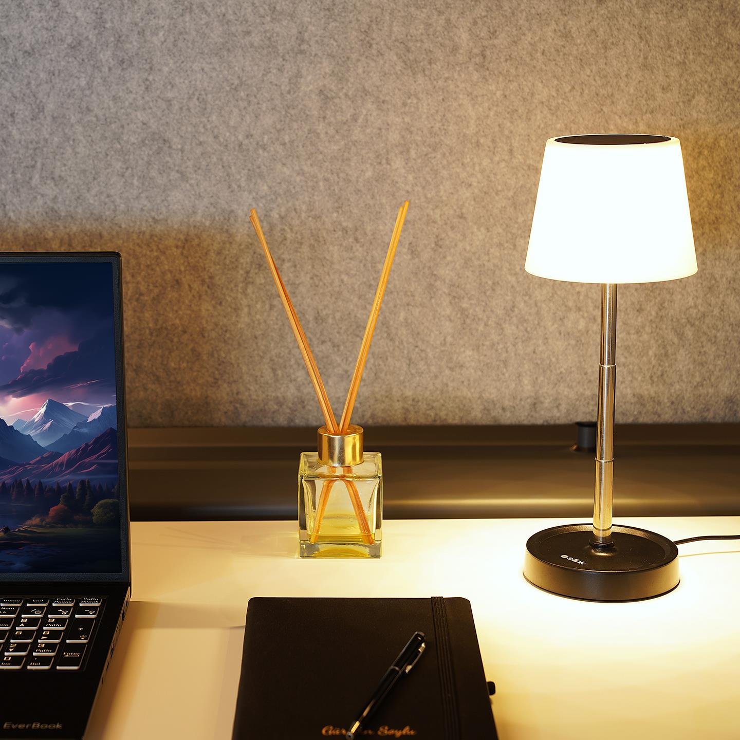 S-link SL-M9002 Usb Destekli Paslanmaz Çelik Beyaz Masa Üstü 12 SMD Ledli Okuma Lambası 40731