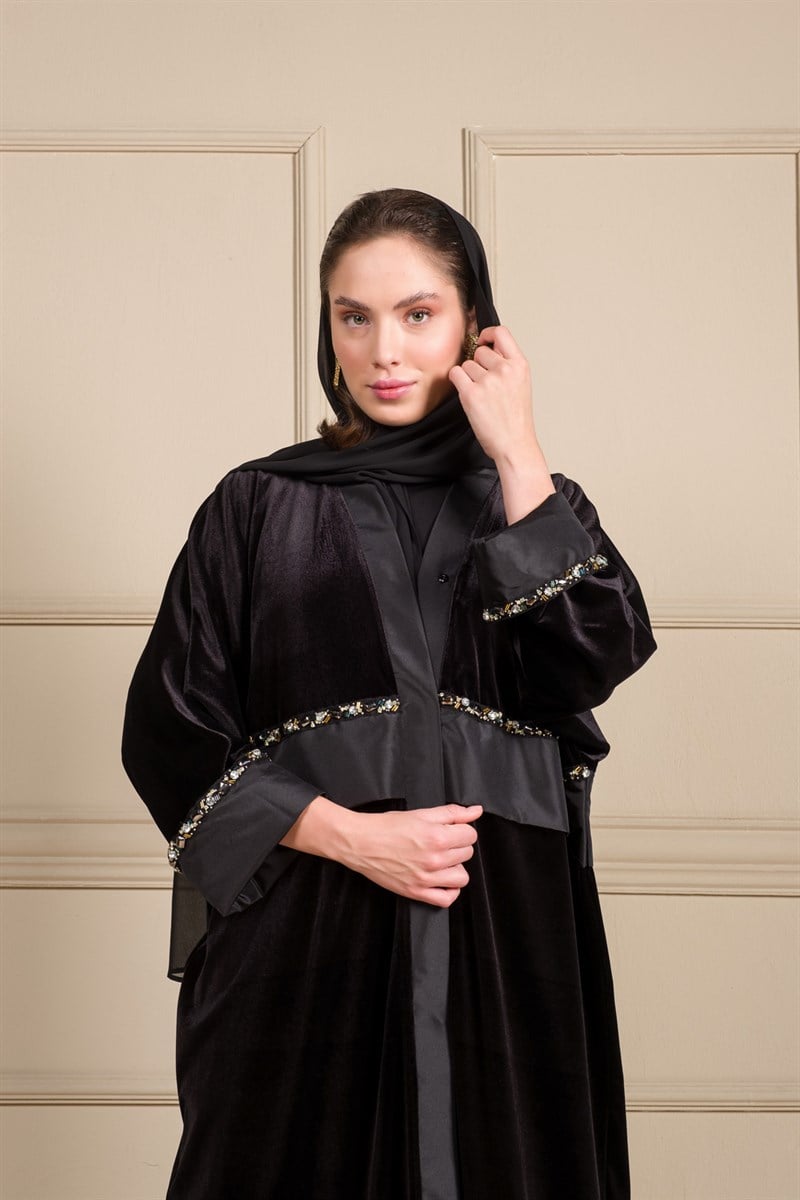 İŞLEMELİ KADİFE ABAYA