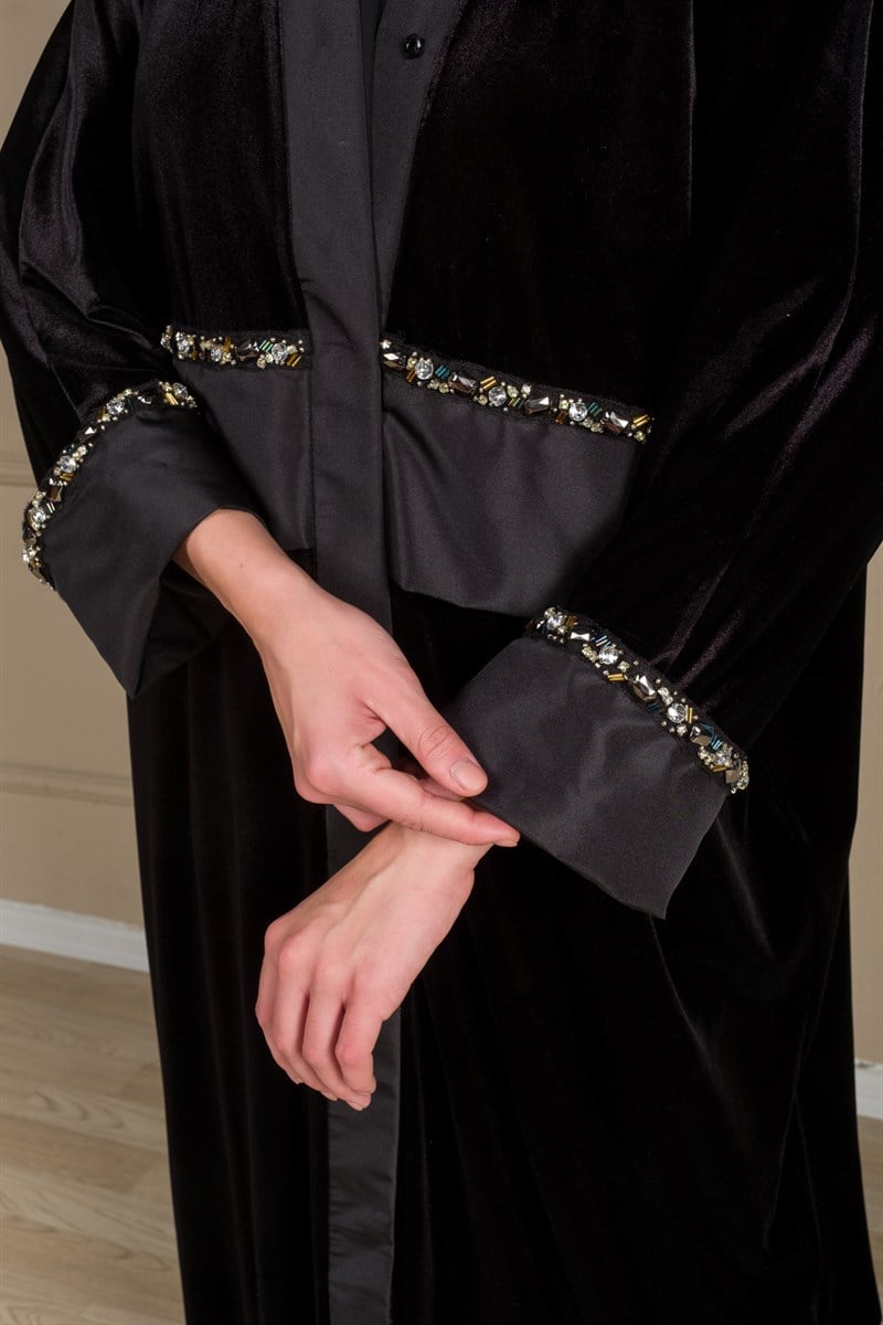 İŞLEMELİ KADİFE ABAYA