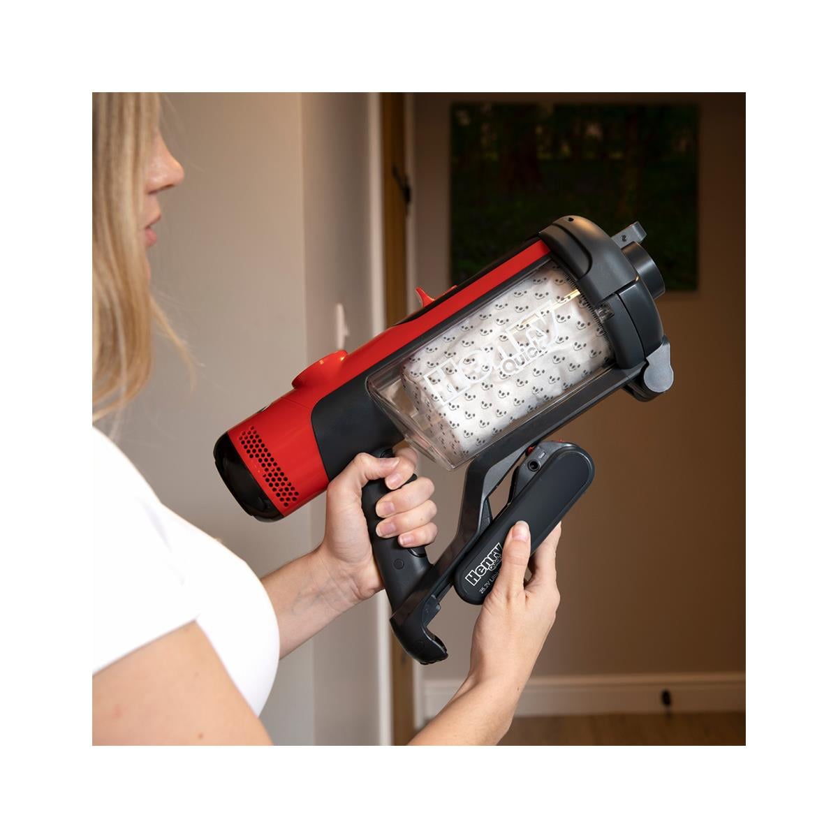 Numatic Henry Quick Dikey Şarjlı Süpürge Kırmızı