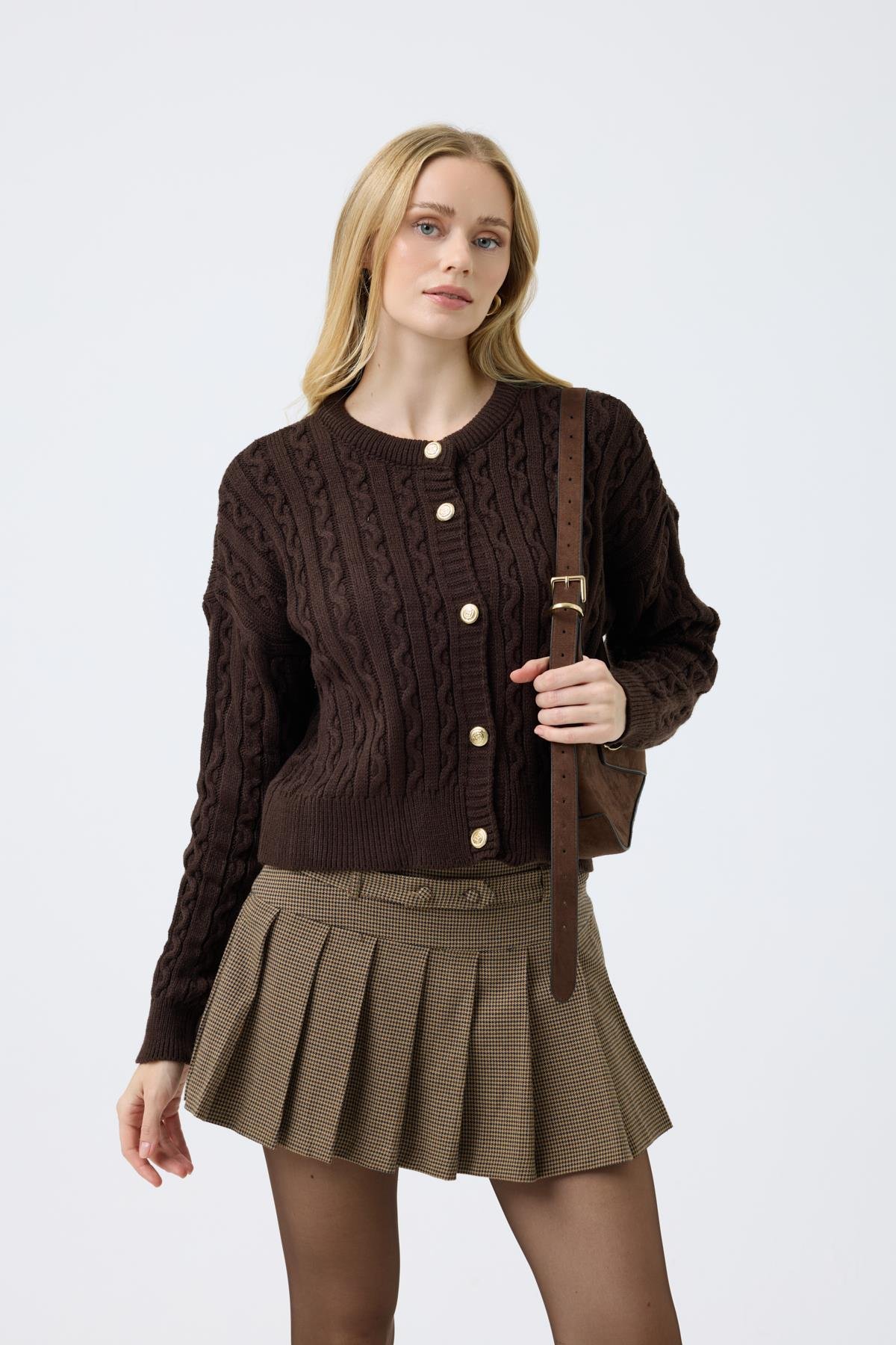  Hazel Saç Örgülü Gold Düğmeli Hırka - Kahve 