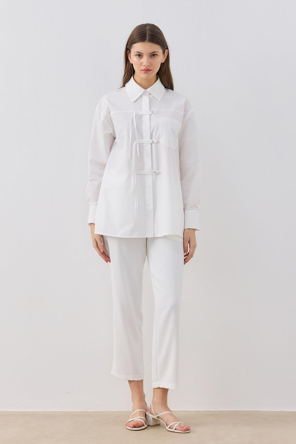  Larissa Çift Kapamalı Cepli Gömlek - Beyaz