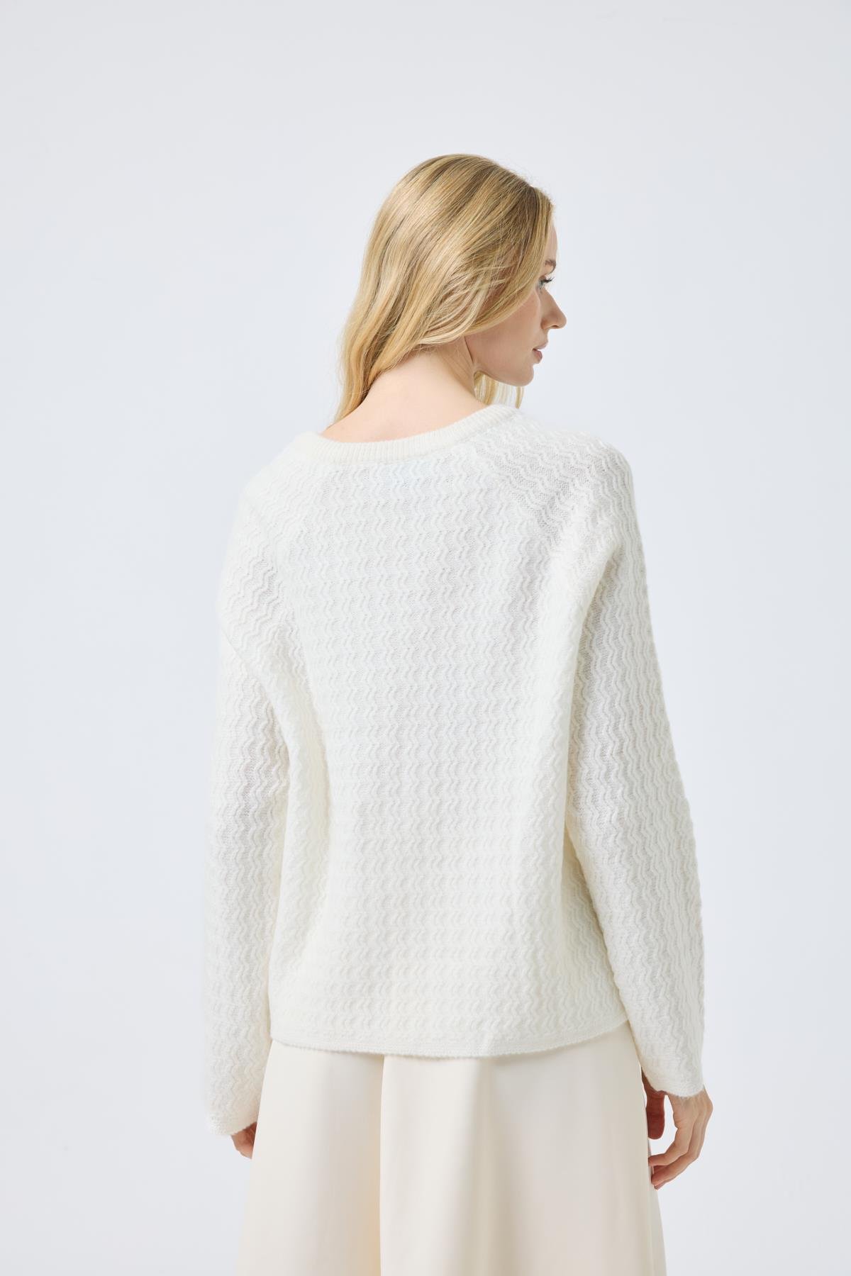 Angelina Fiyonklu Kazak - Beyaz