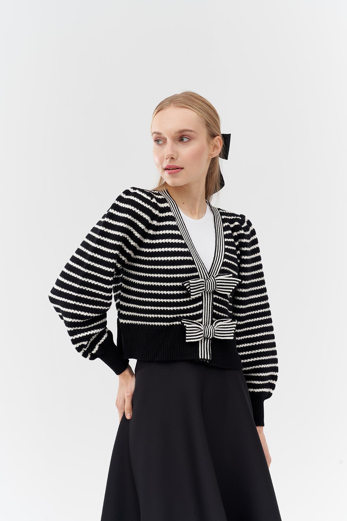 ARYA FİYONK DETAYLI ÇITÇITLI HIRKA - SİYAH ÇİZGİLİ