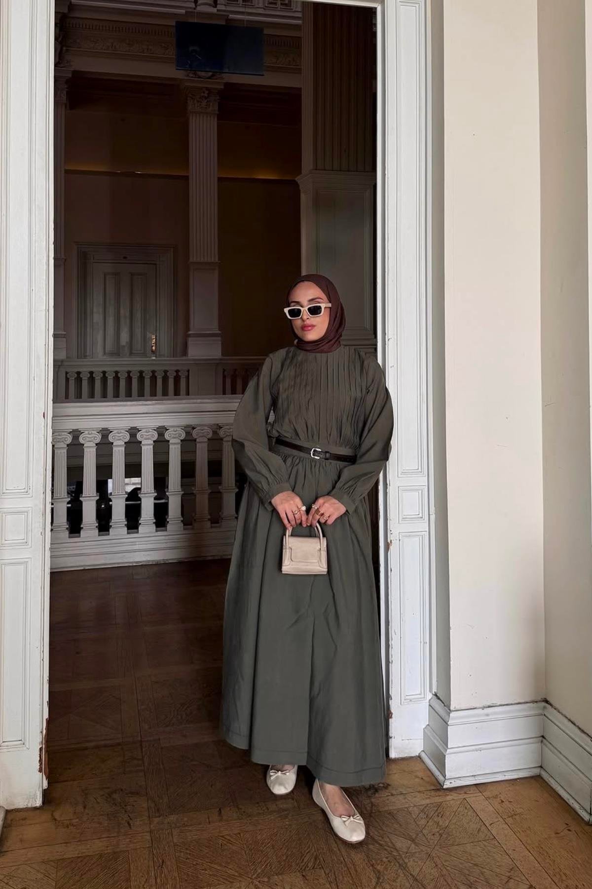 Arzu’nun Roma Nervürlü Pileli Modal Takım Kombini
