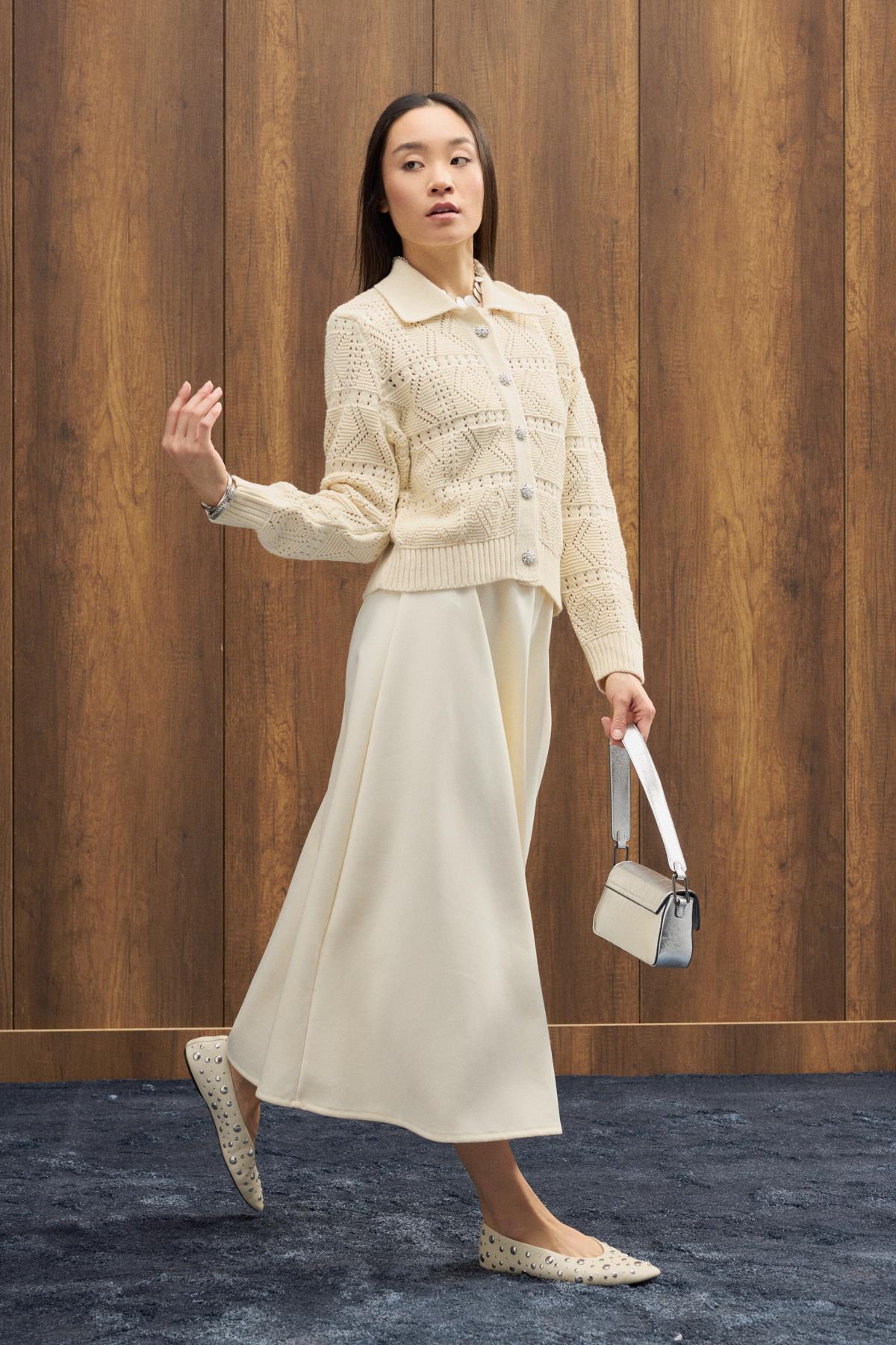 Azur Taşlı Düğmeli Hırka - Bej 