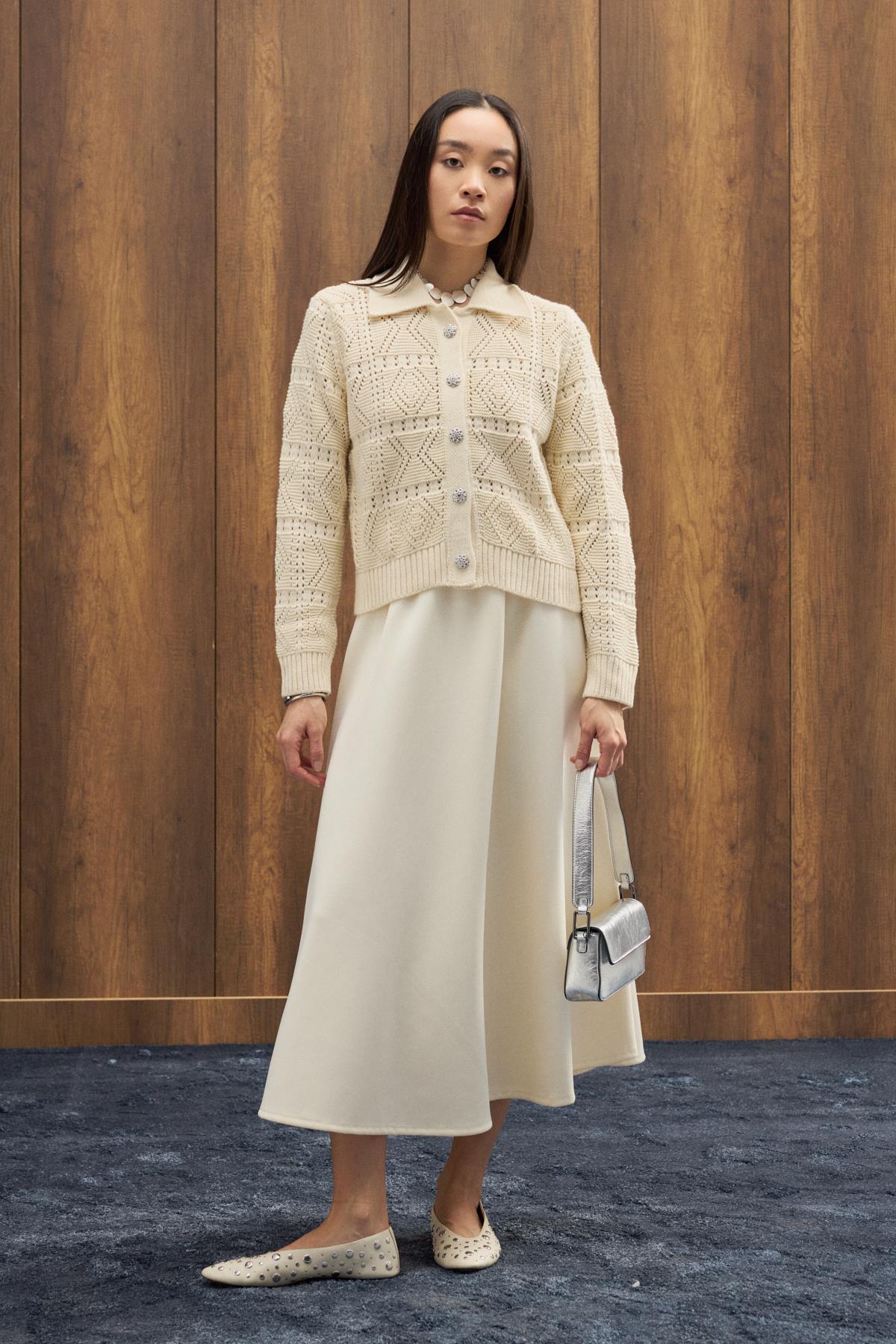 Azur Taşlı Düğmeli Hırka - Bej 