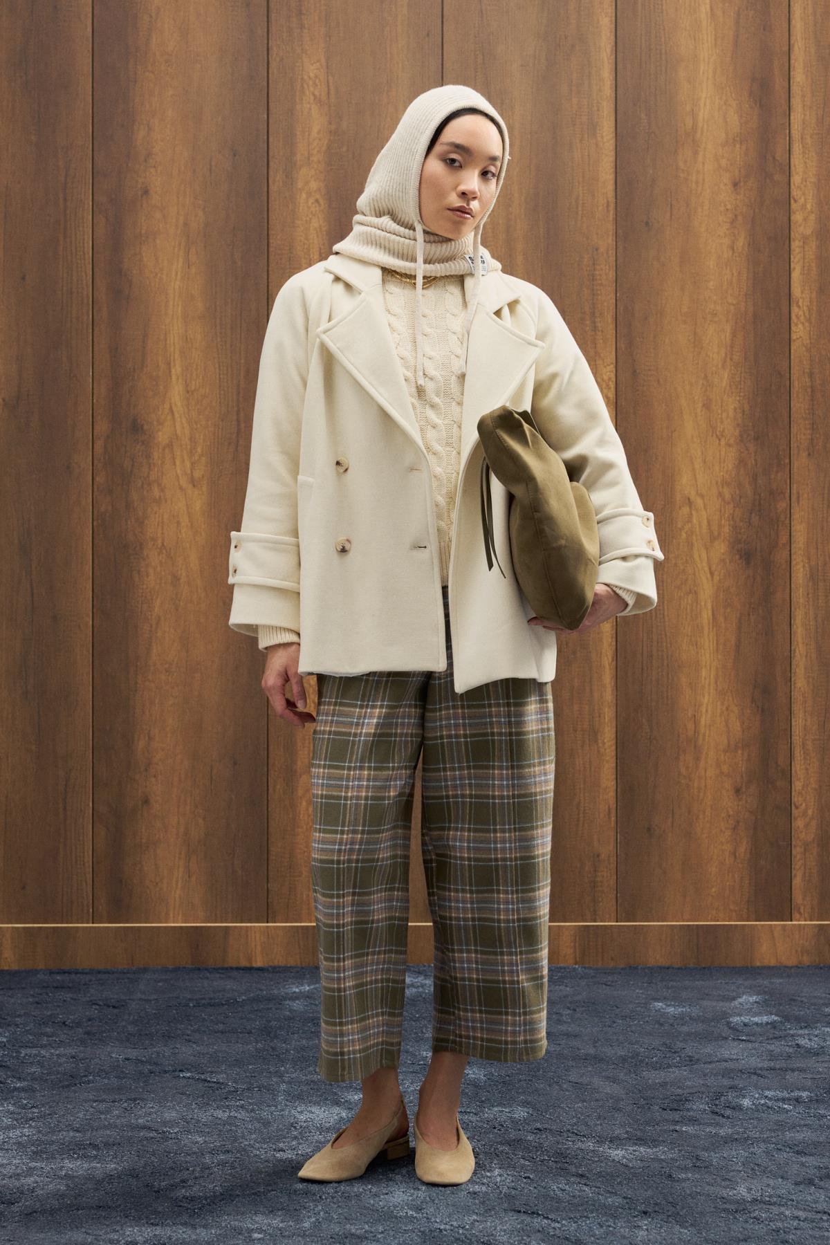 Begonia Kruvaze Kapamalı Kaşe Kaban - Ekru