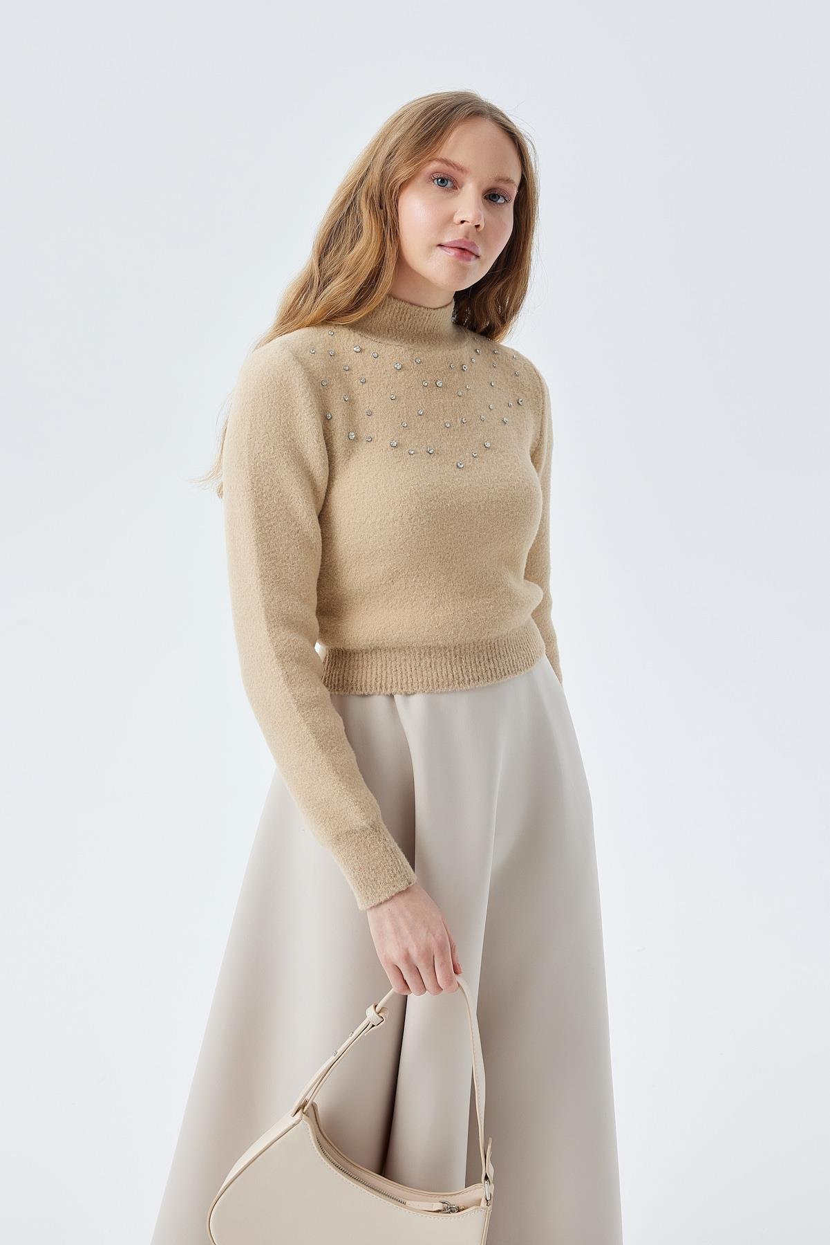 BELİNDA TAŞ İŞLEMELİ YUMOŞ KAZAK - VİZON