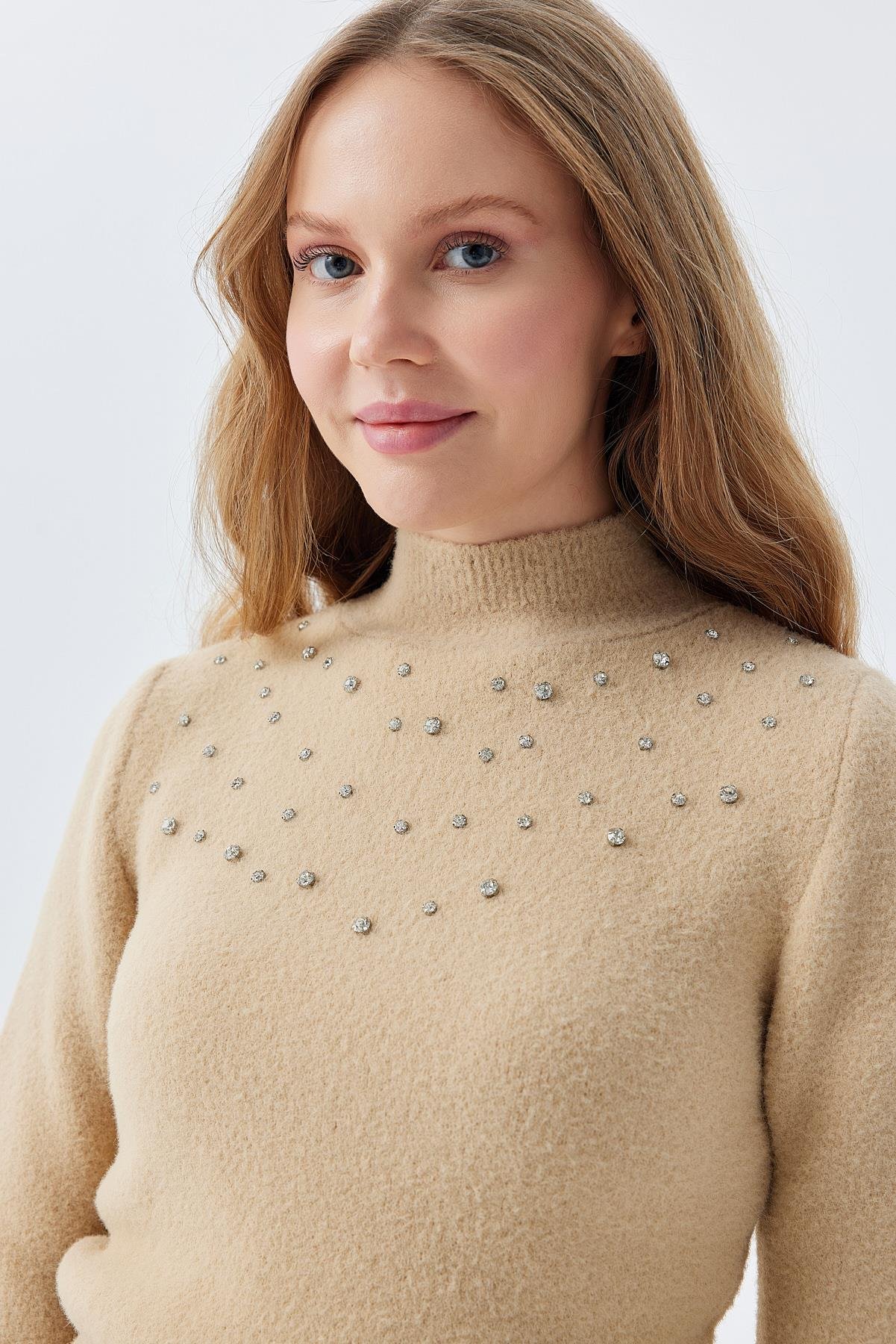 BELİNDA TAŞ İŞLEMELİ YUMOŞ KAZAK - VİZON