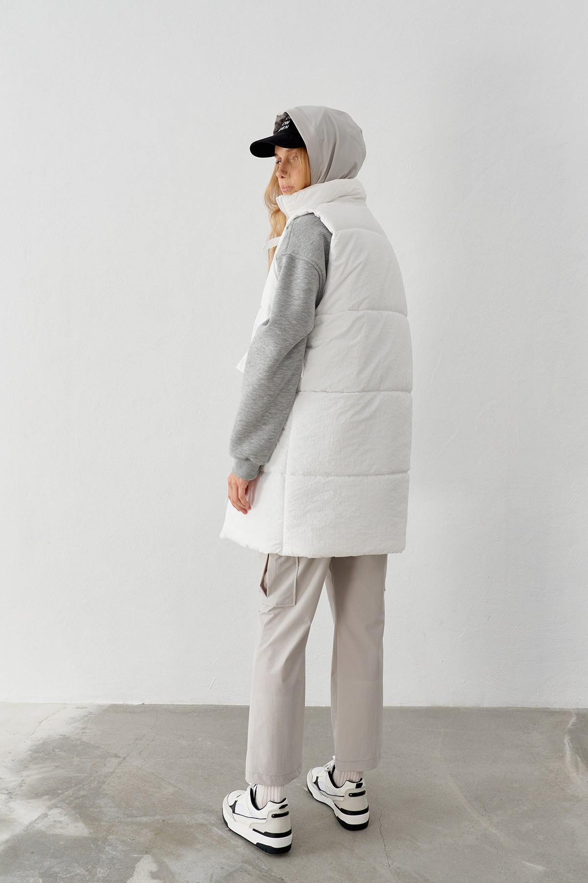 Carla Bow Detailed Quilted Vest - White