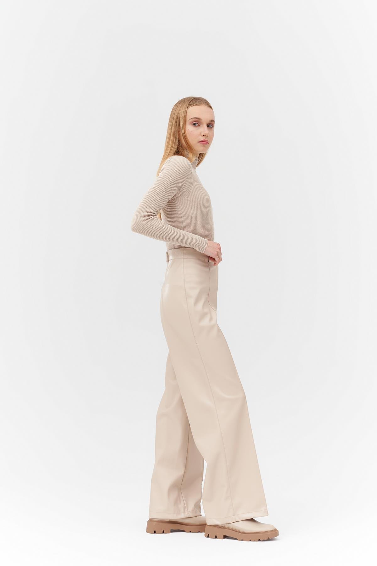 CARLA PALAZZO ÖNDEN DİKİŞLİ DERİ PANTOLON - BEJ
