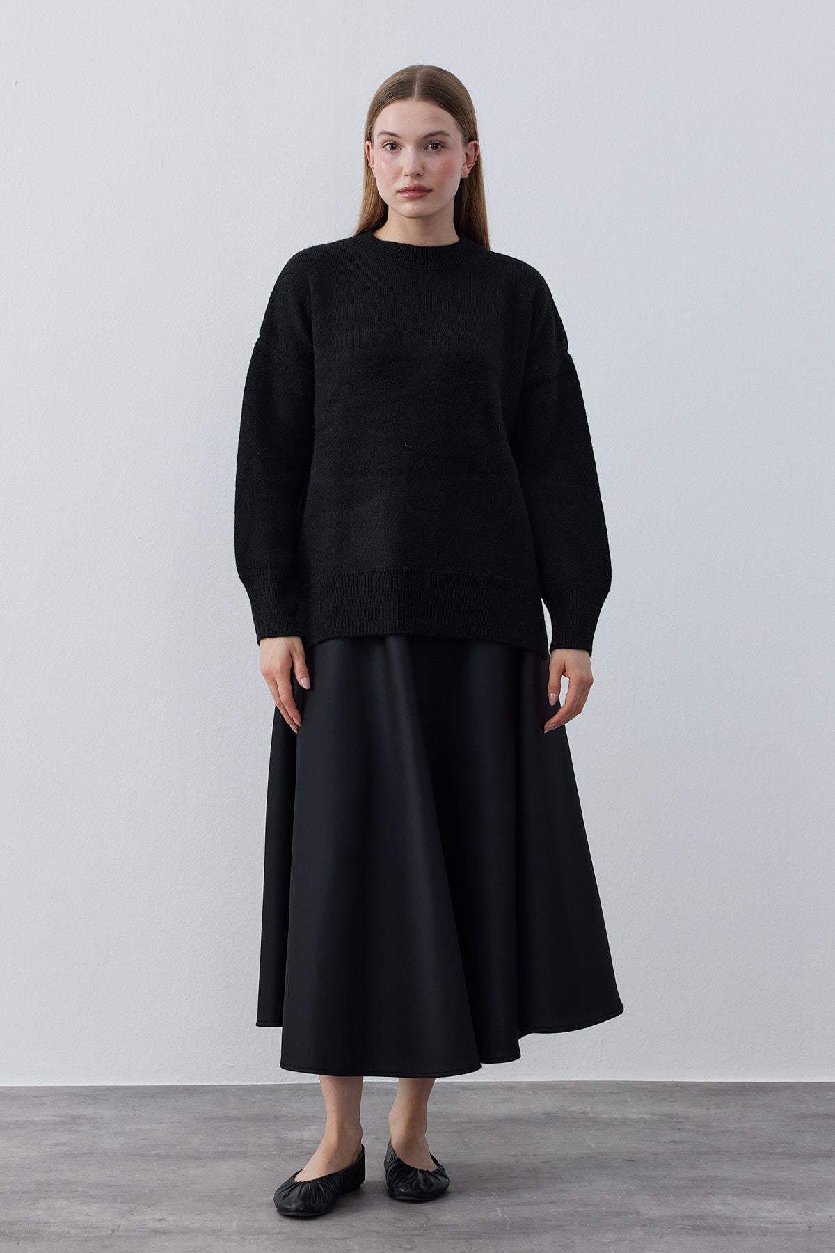 Circe Basic Dokuma Kazak - Siyah