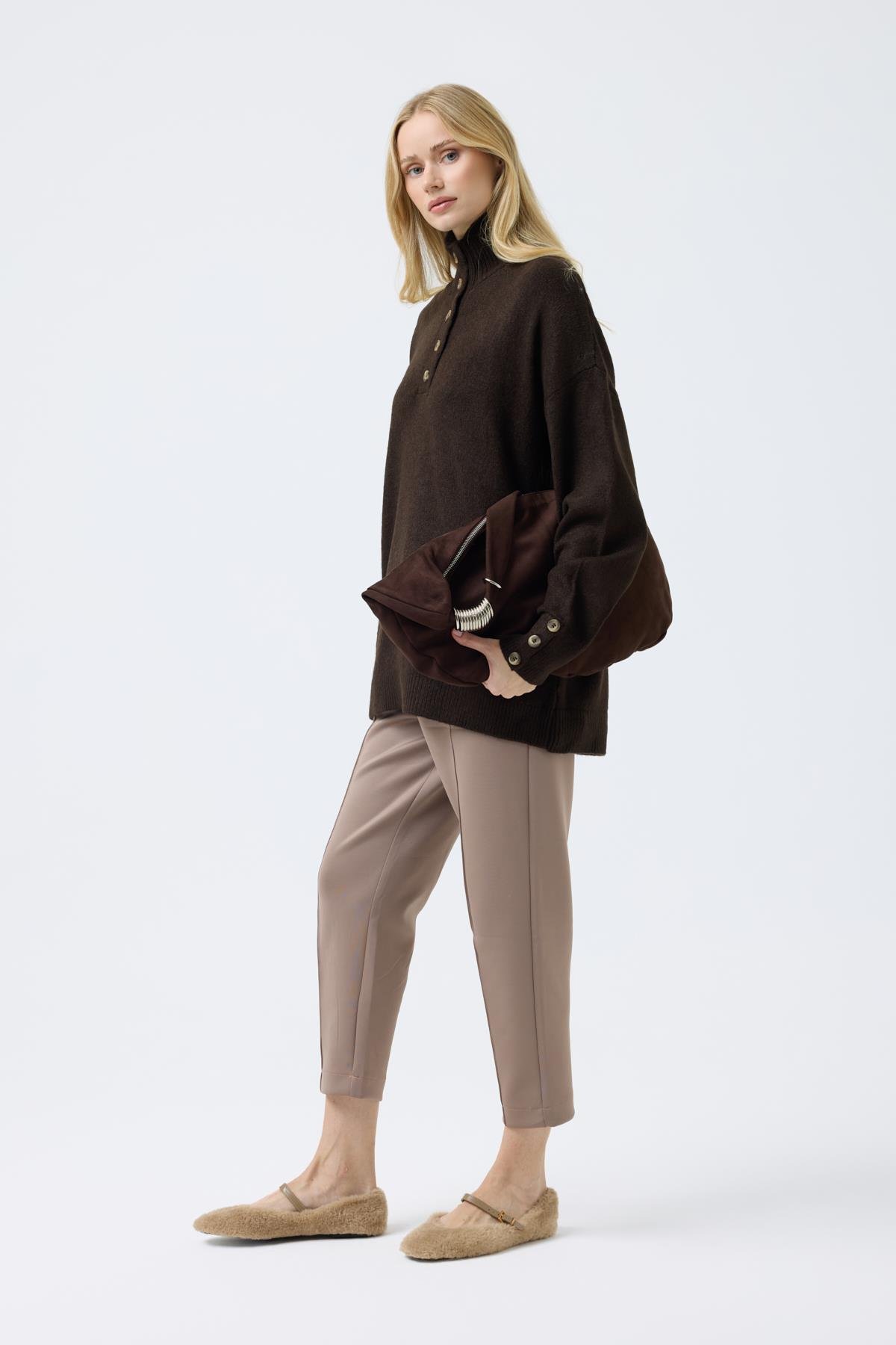 Coral Düğme Detaylı Basic Kazak - Kahverengi 