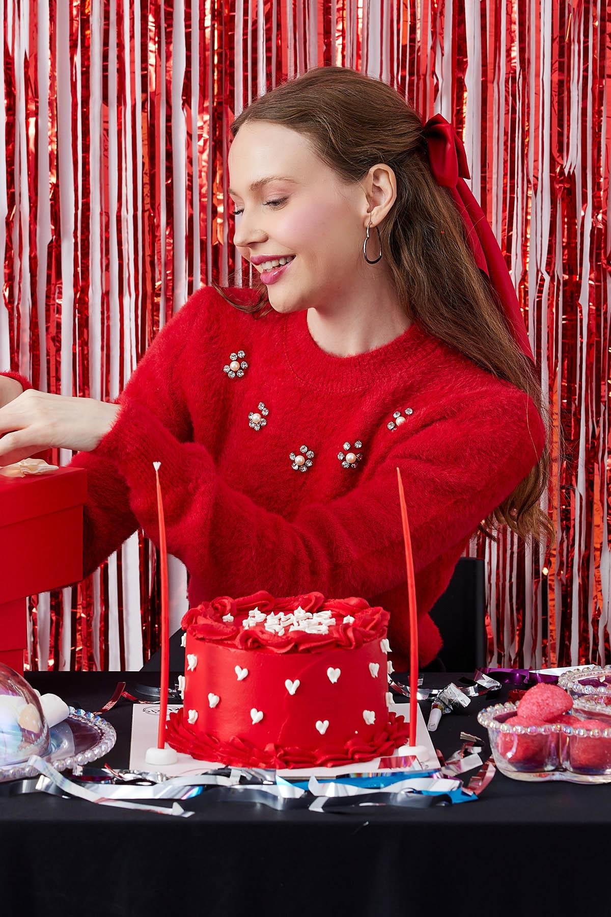 DİSNEY ÇİÇEK TAŞ İŞLEMELİ PELUŞ KAZAK - KIRMIZI