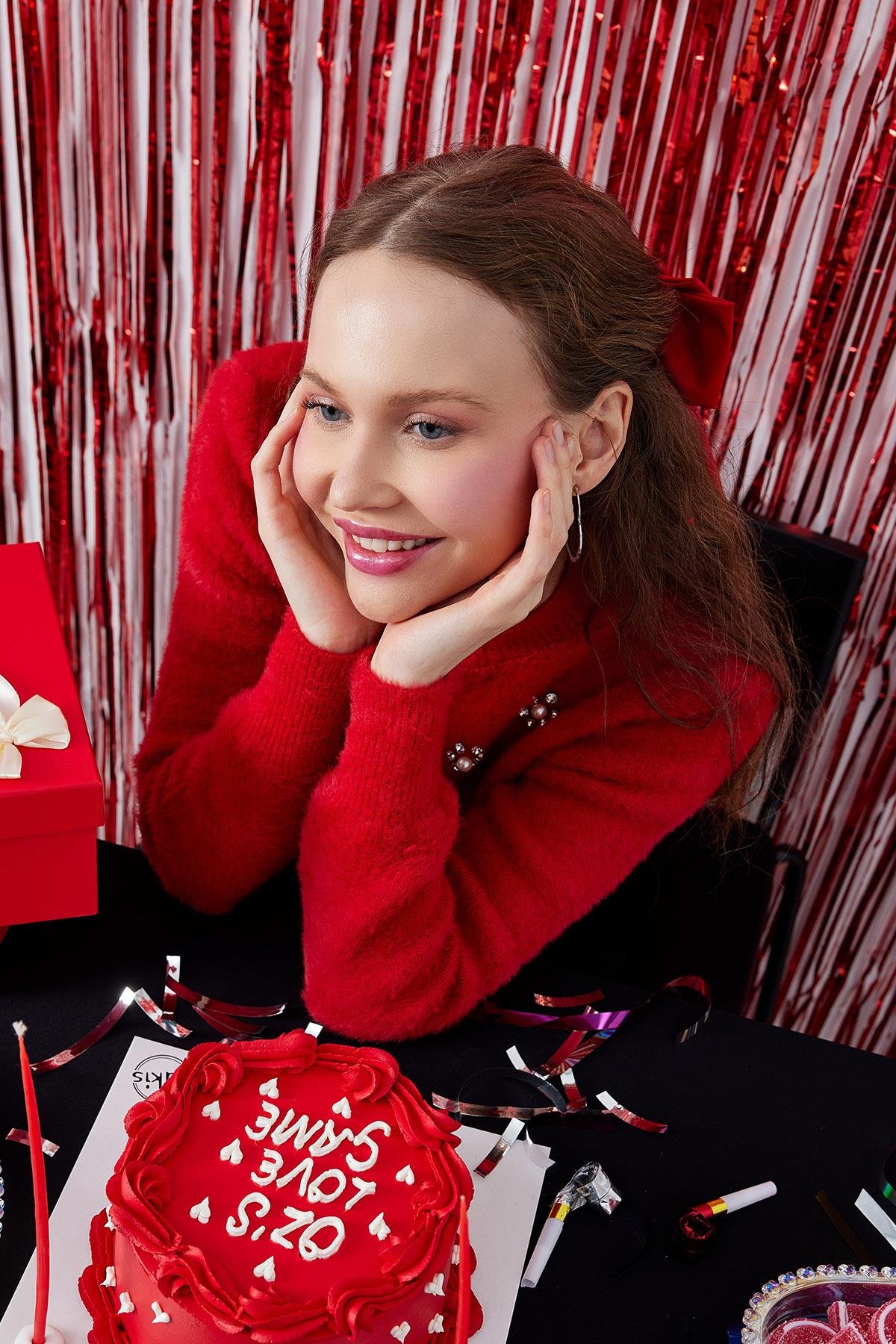 DİSNEY ÇİÇEK TAŞ İŞLEMELİ PELUŞ KAZAK - KIRMIZI