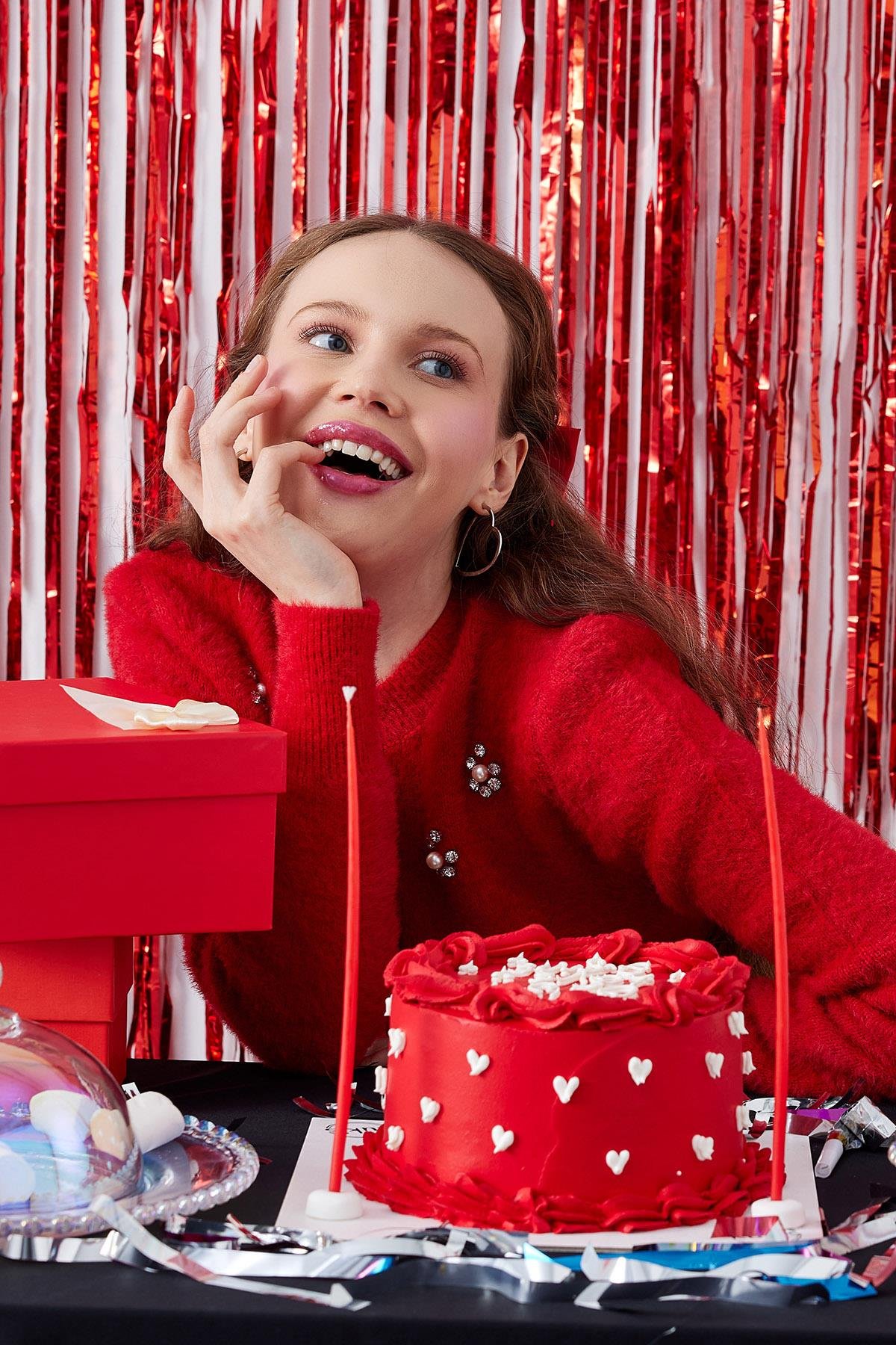 DİSNEY ÇİÇEK TAŞ İŞLEMELİ PELUŞ KAZAK - KIRMIZI