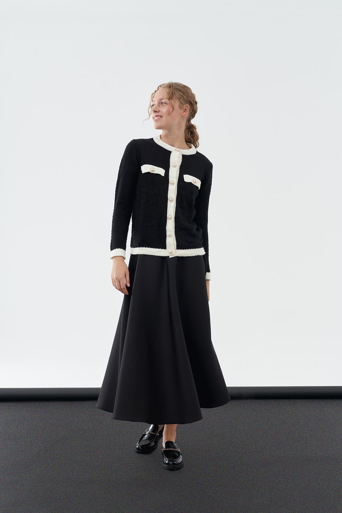 Diva İnci Düğme Detaylı Örme Hırka - Siyah