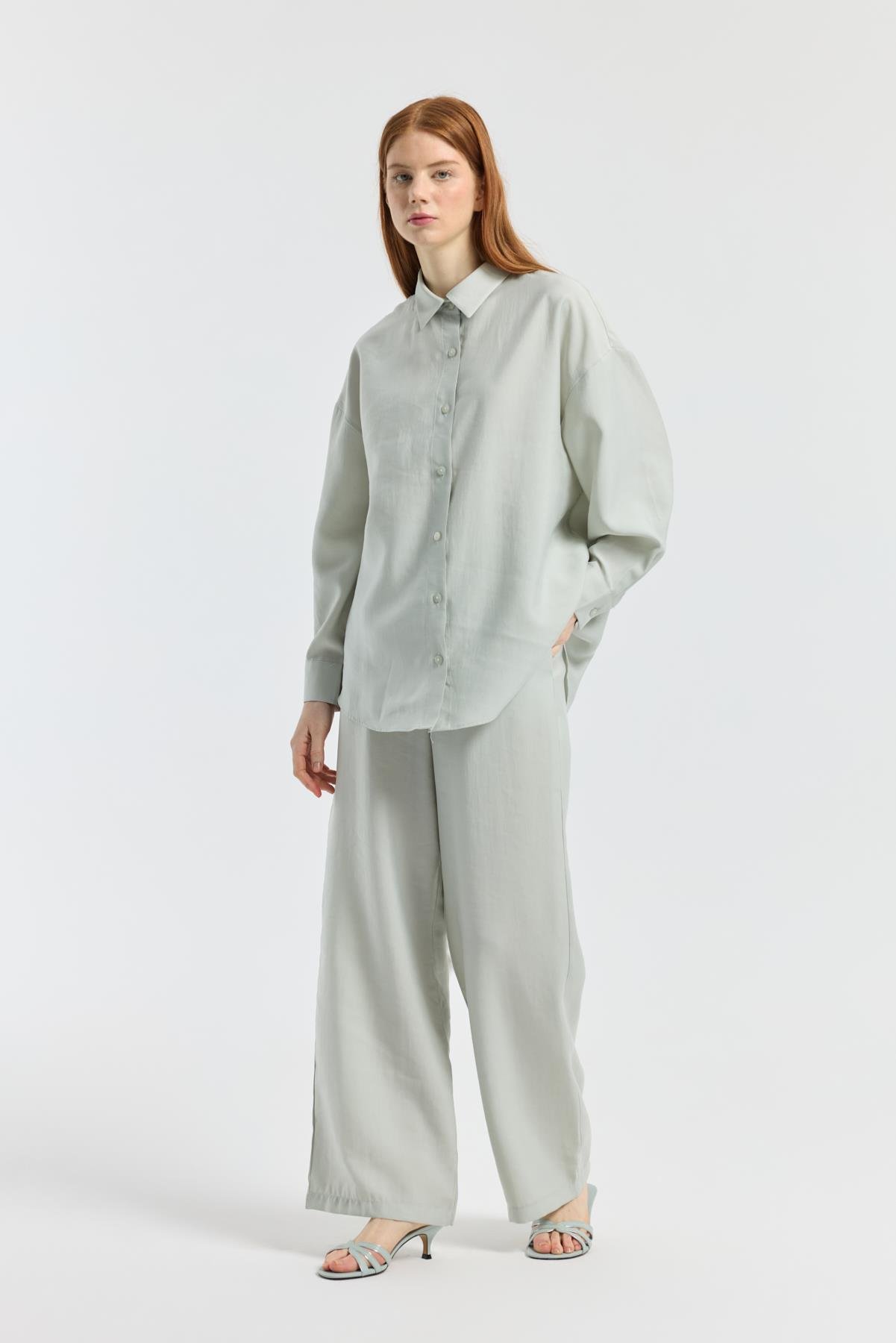 Dosha Arka Düğme Detaylı Tensel Takım - Gri