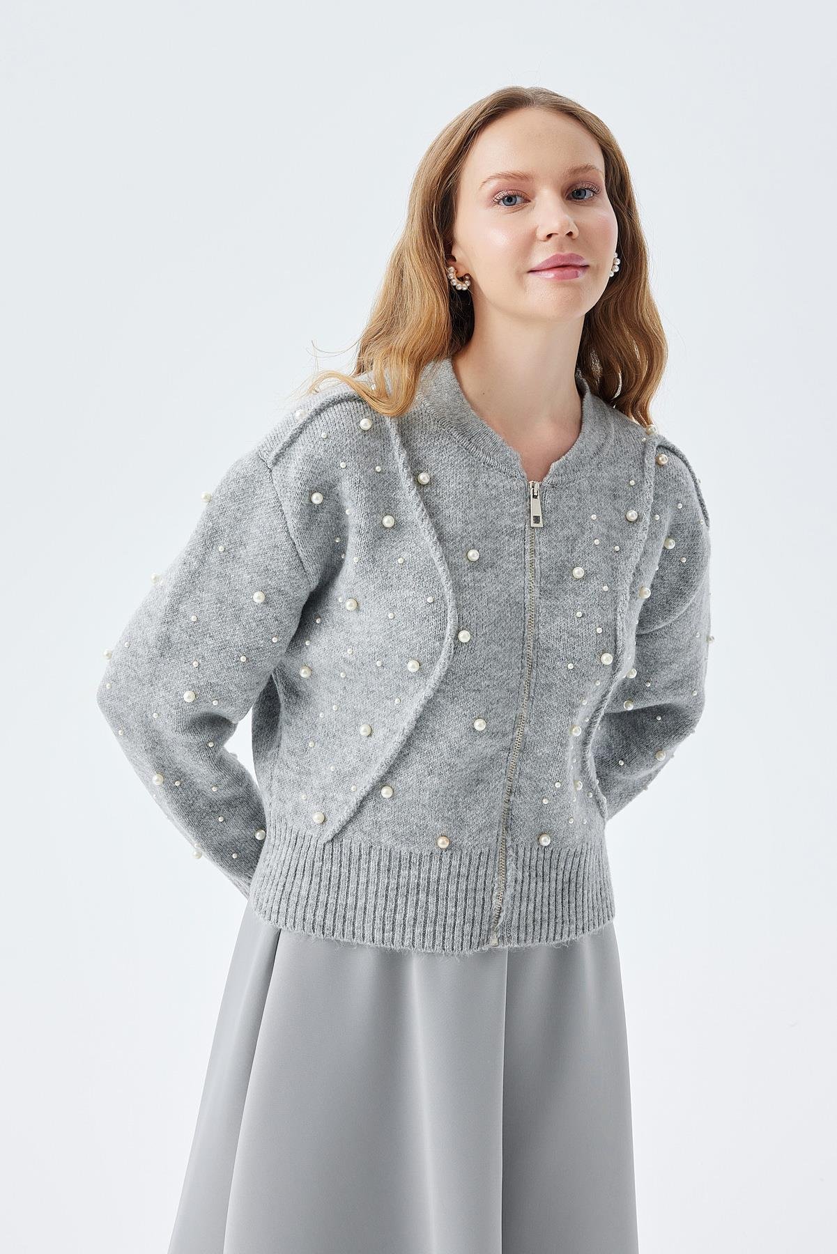 ELİZABETH İNCİ DETAYLI HIRKA - GRİ