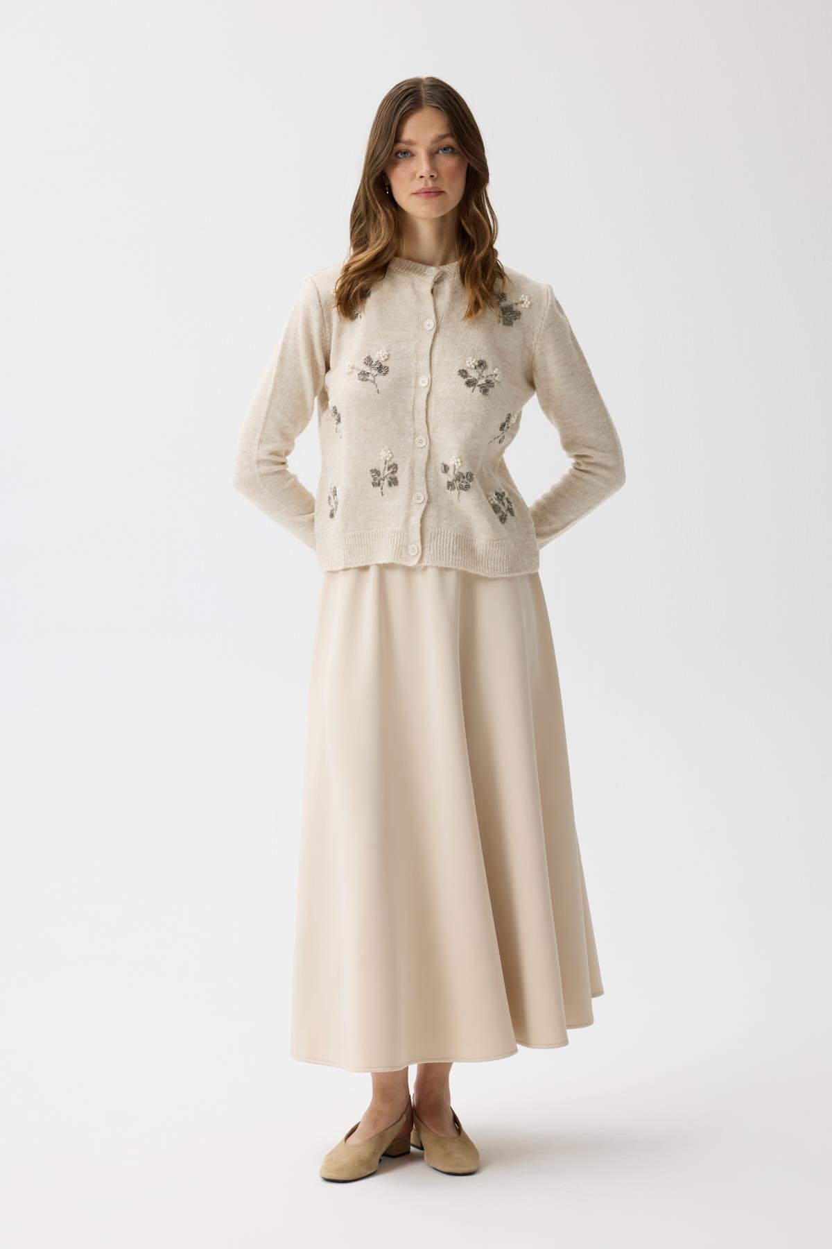 Ella Boncuk İşlemeli Hırka - Bej