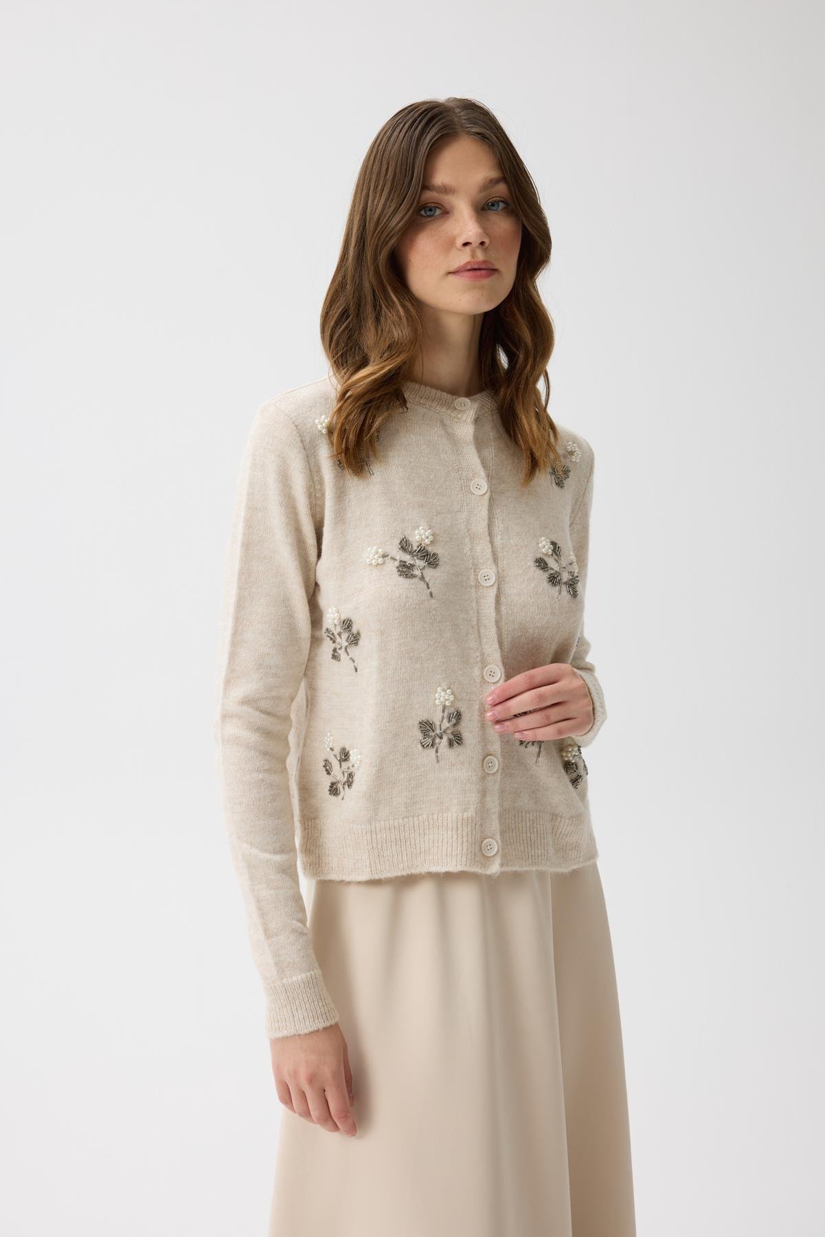 Ella Boncuk İşlemeli Hırka - Bej