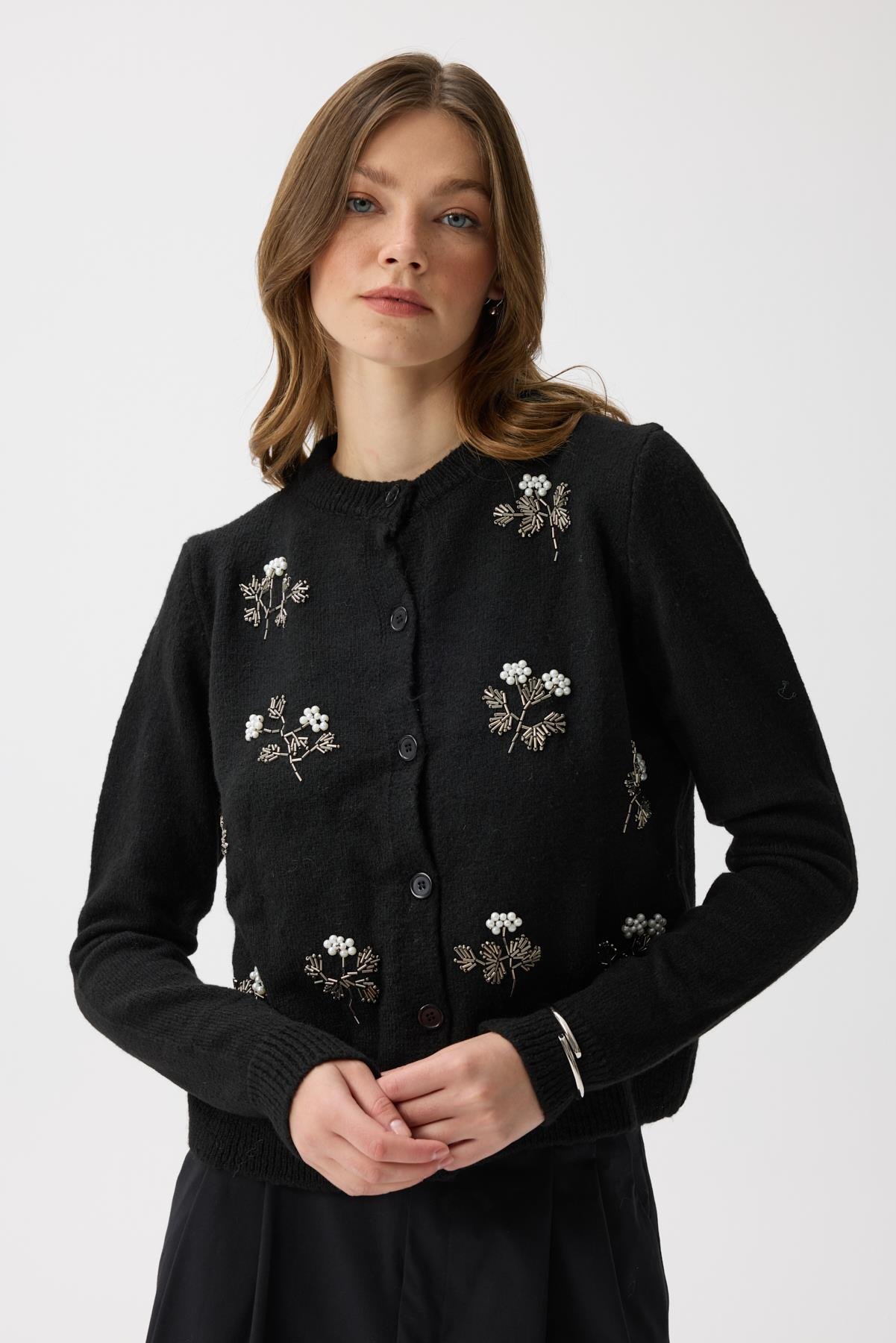 Ella Boncuk İşlemeli Hırka - Siyah