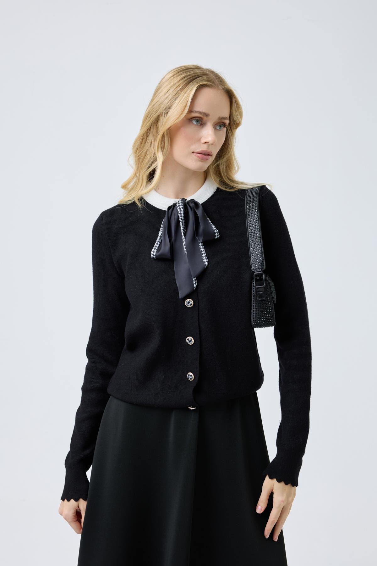 Emma Fularlı Hırka - Siyah