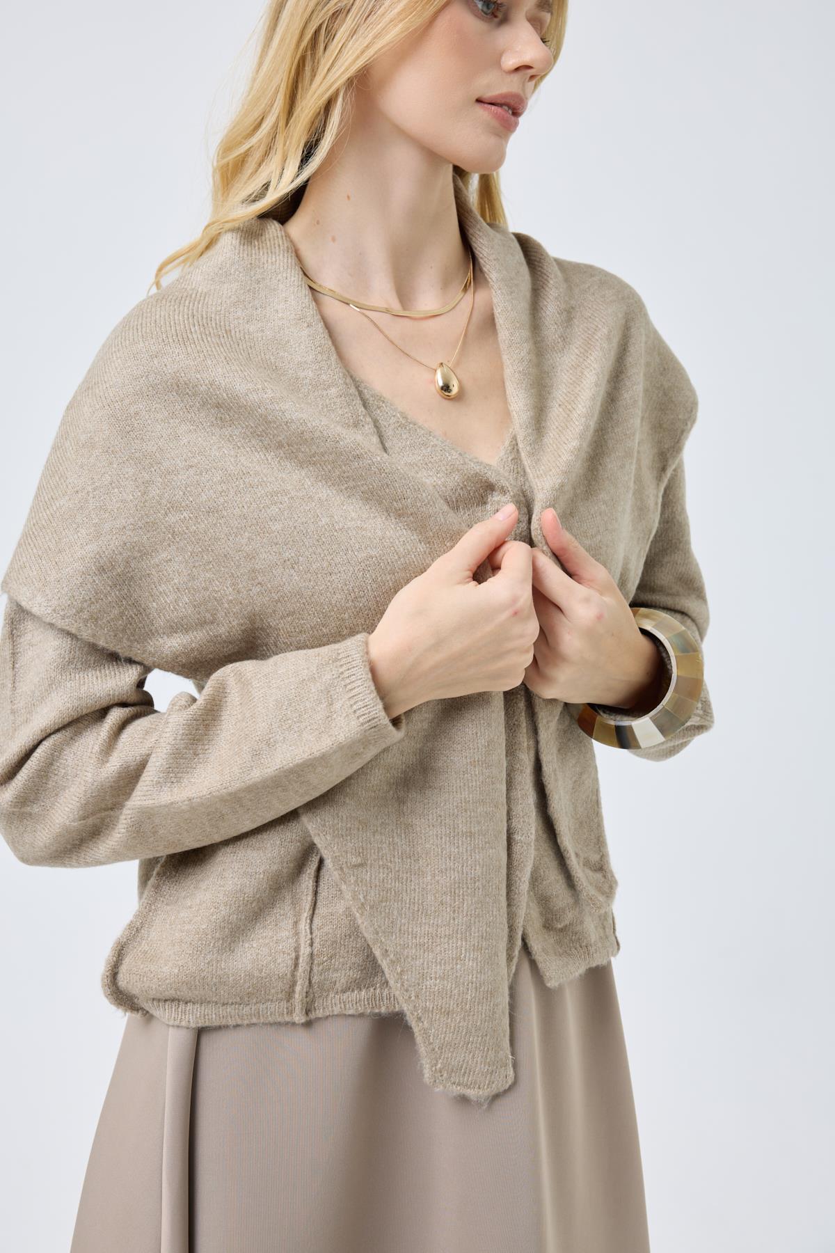 Emmy Atkılı Triko Hırka - Vizon 