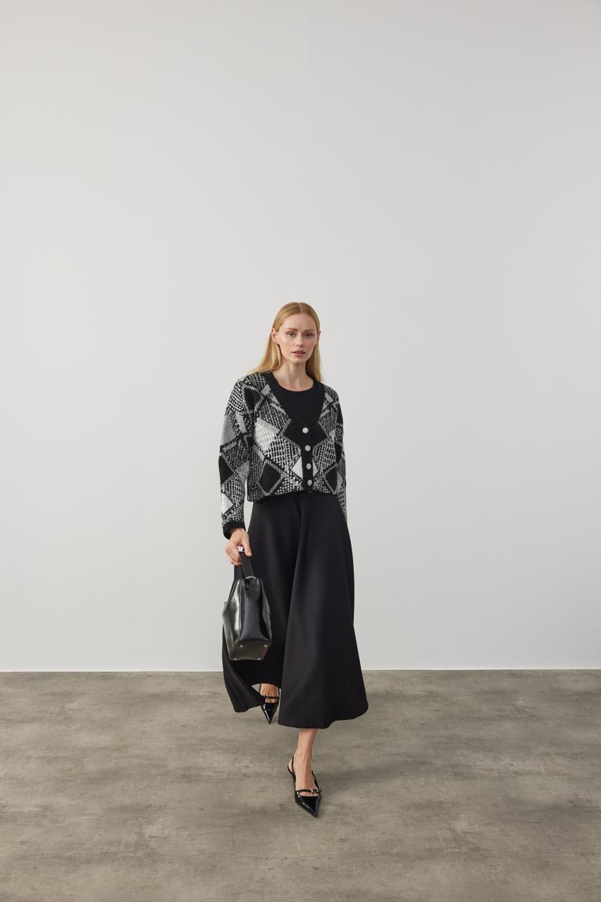 Esta Taş Düğmeli Hırka - Siyah