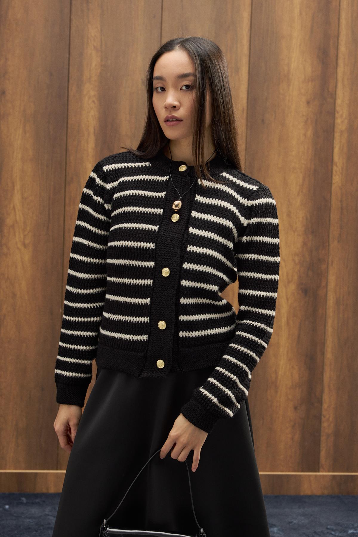 Felix Kontrast Düğmeli Hırka - Siyah 