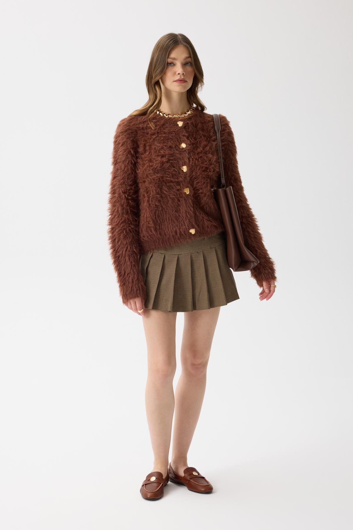 Giselle Tüylü Kalp Düğmeli Hırka - Kahverengi