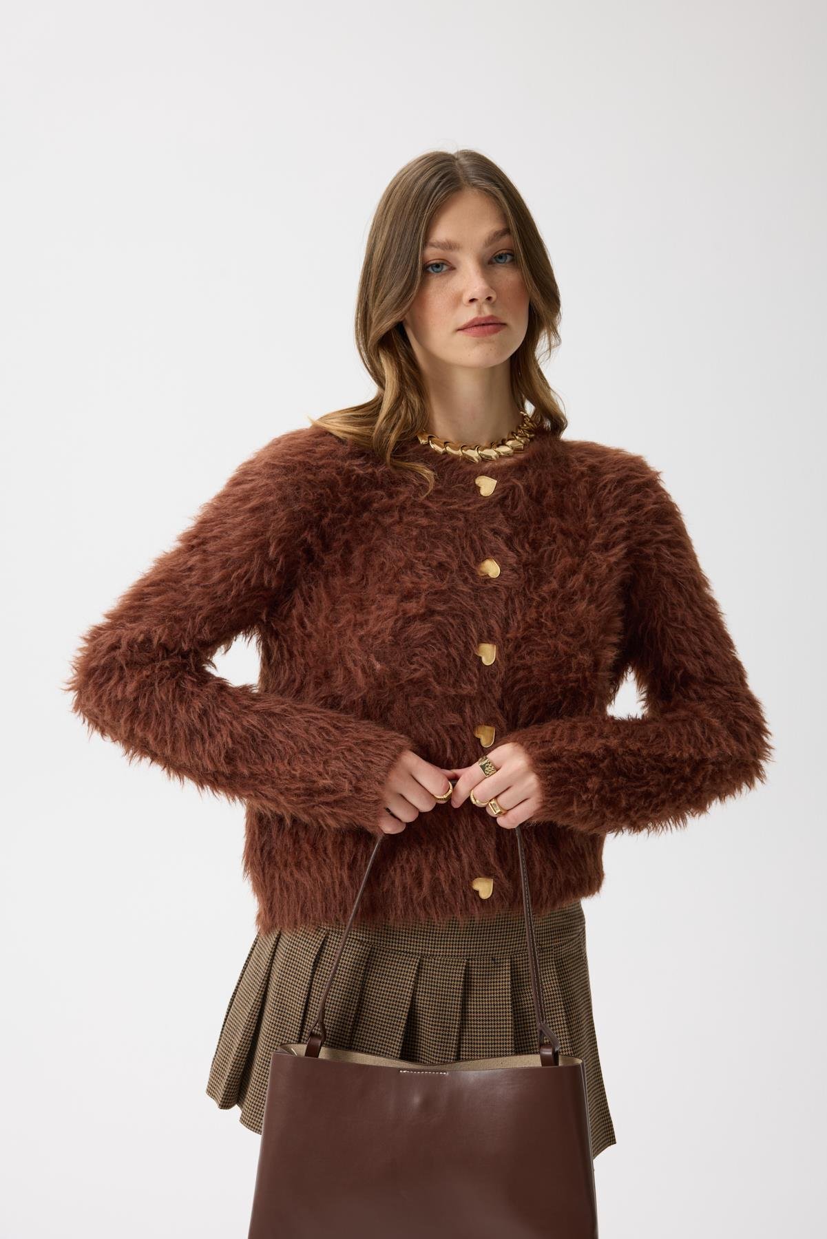 Giselle Tüylü Kalp Düğmeli Hırka - Kahverengi