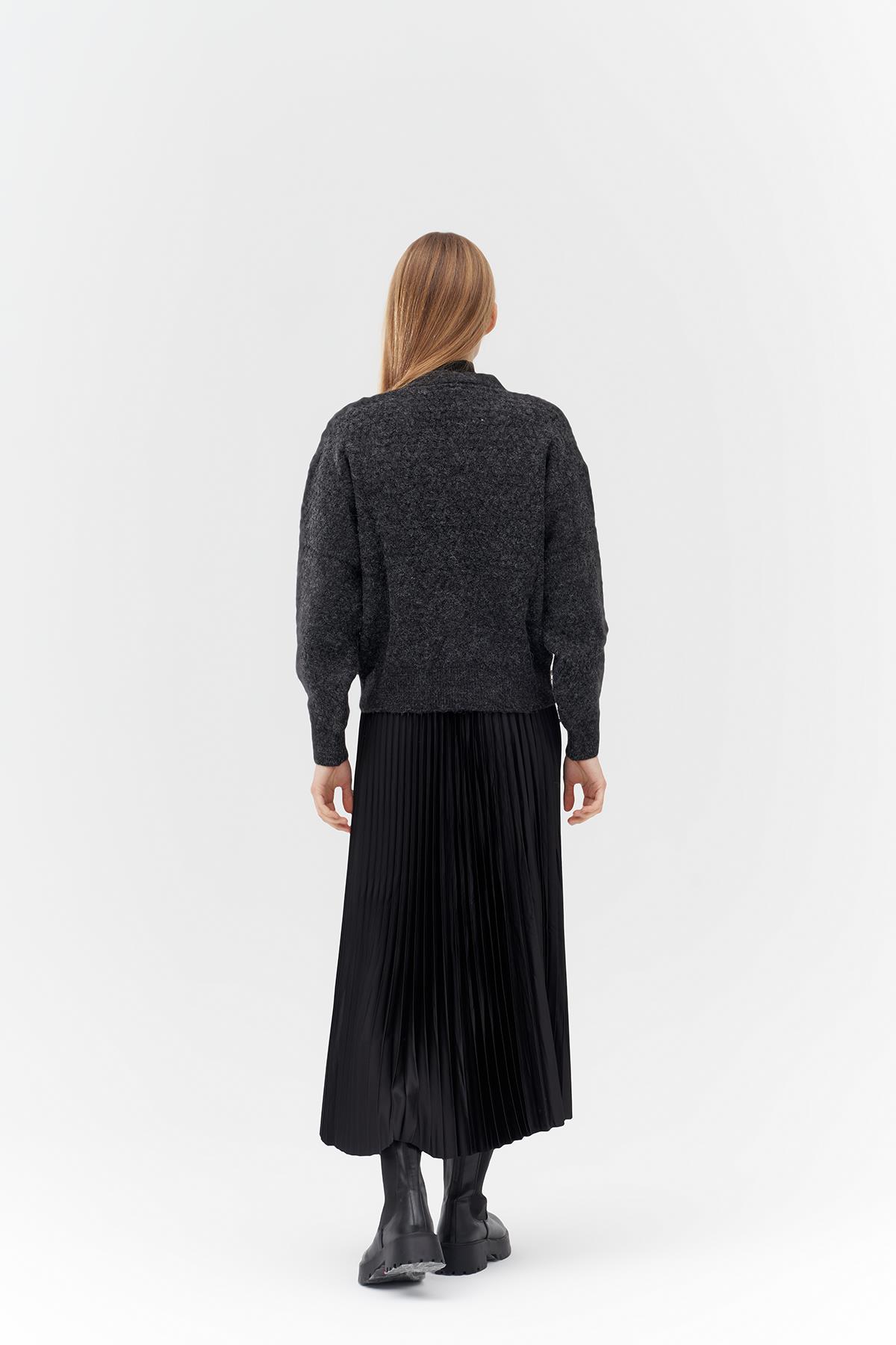 KATİE TAŞ DÜĞME DETAYLI ÖRME HIRKA - ANTRASİT