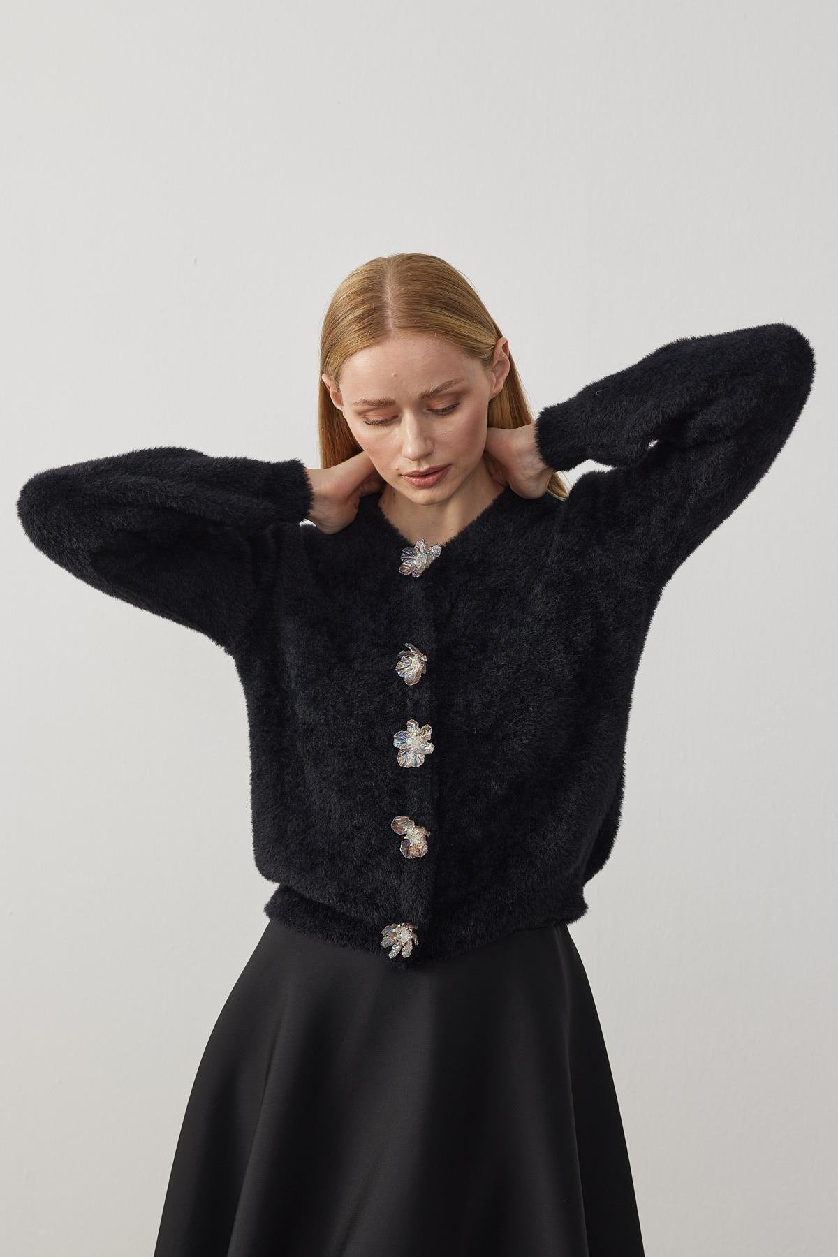 Layla Aksesuar Düğmeli Peluş Hırka  - Siyah