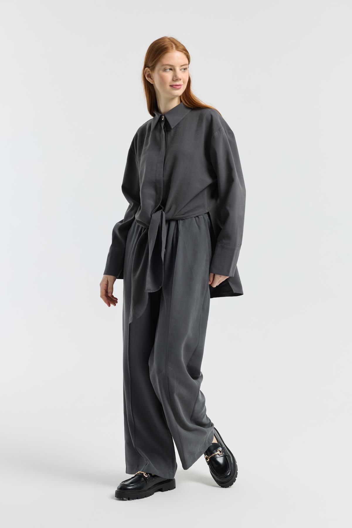 Liliya Önden Bağlamalı Pile Detaylı Takım - Antrasit 