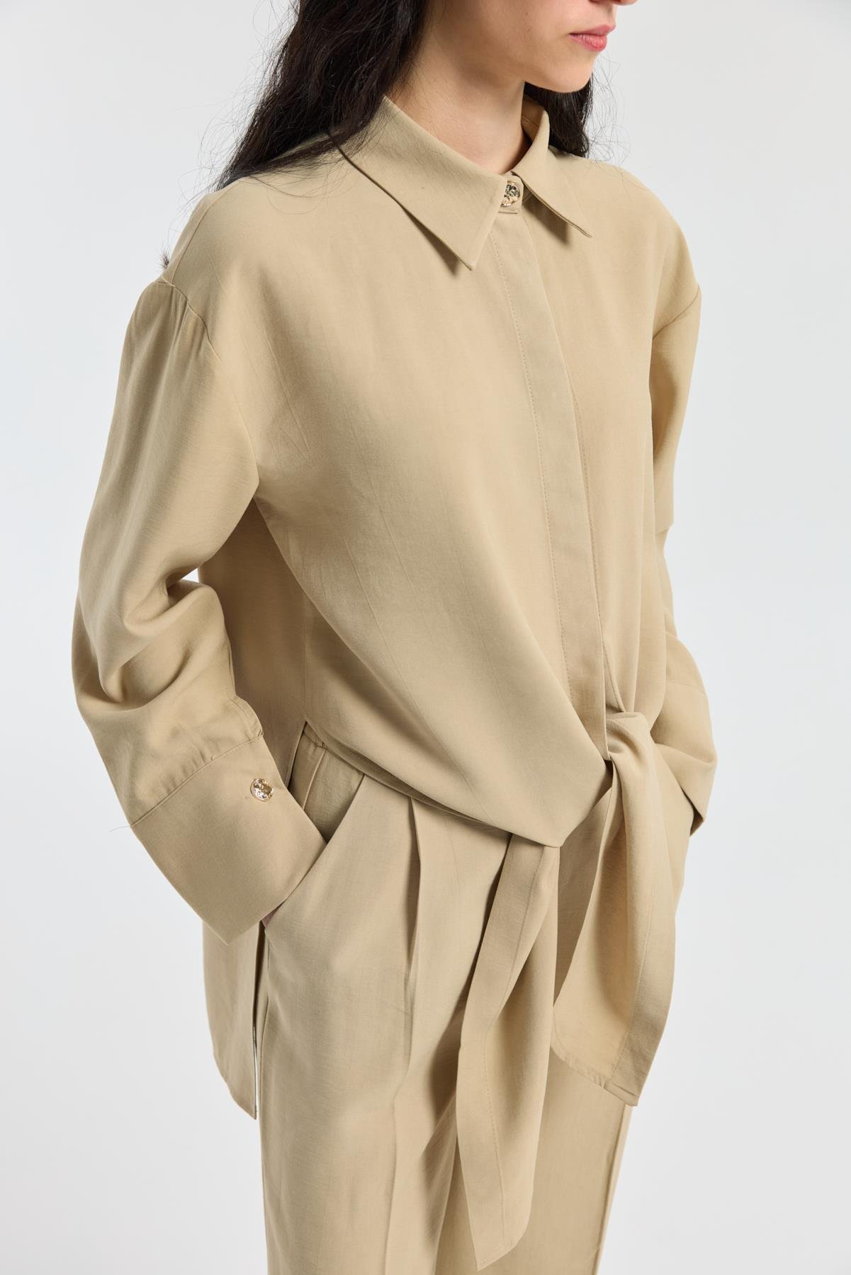 Liliya Önden Bağlamalı Pile Detaylı Takım - Camel