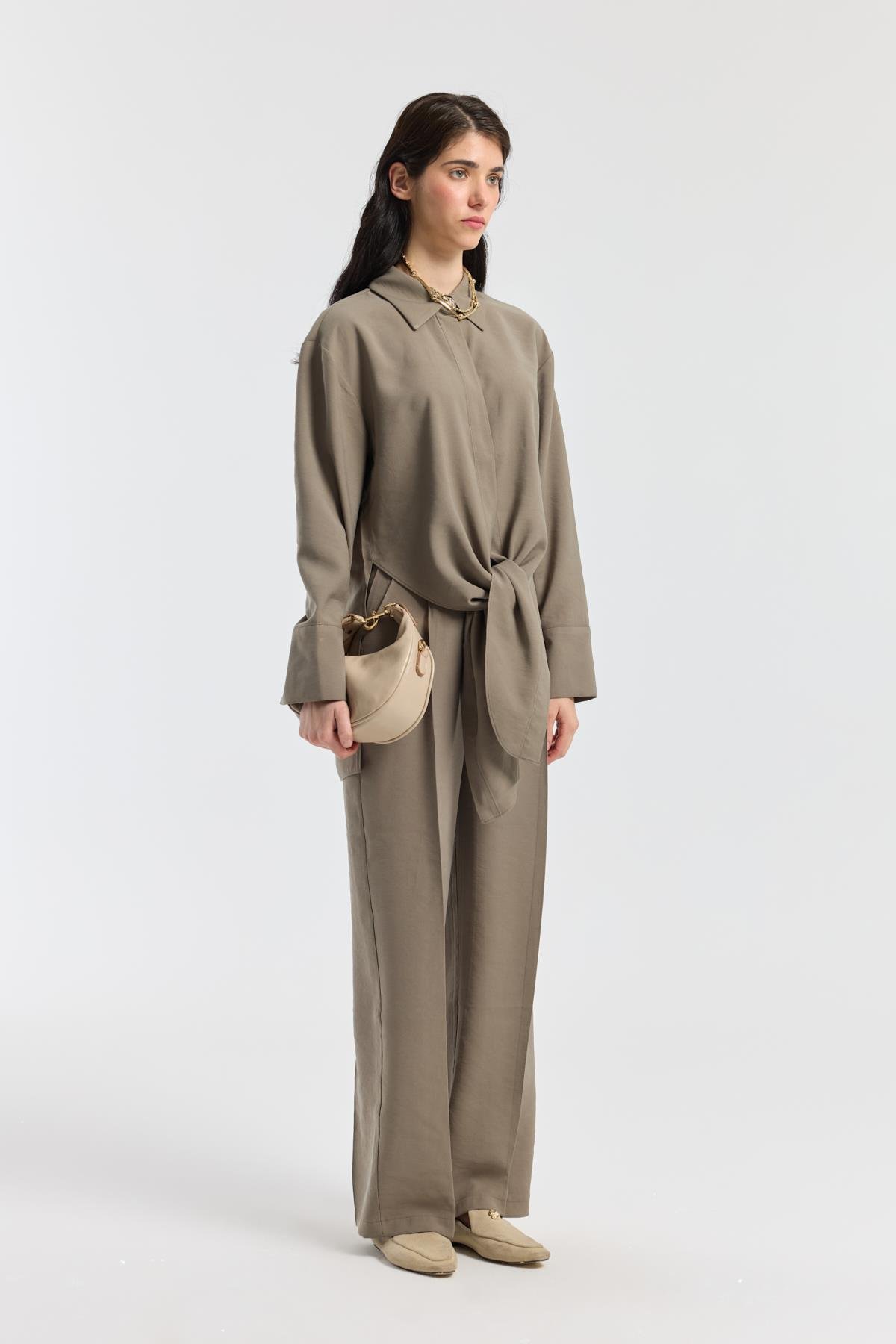 Liliya Önden Bağlamalı Pile Detaylı Takım - Vizon