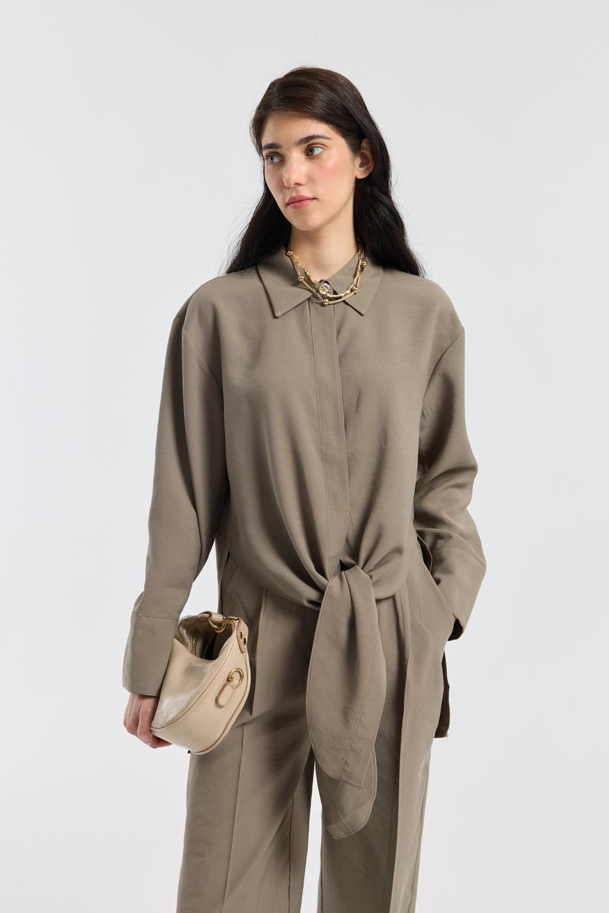 Liliya Önden Bağlamalı Pile Detaylı Takım - Vizon