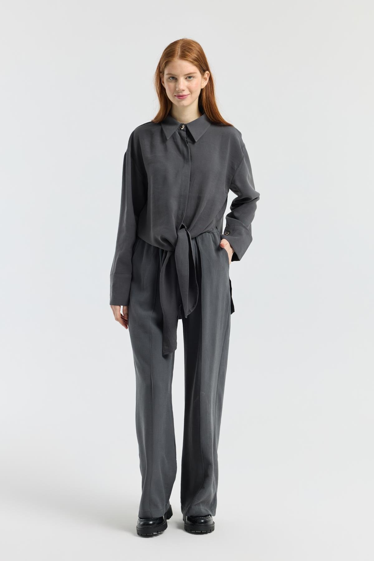 Liliya Önden Bağlamalı Pile Detaylı Takım - Antrasit 