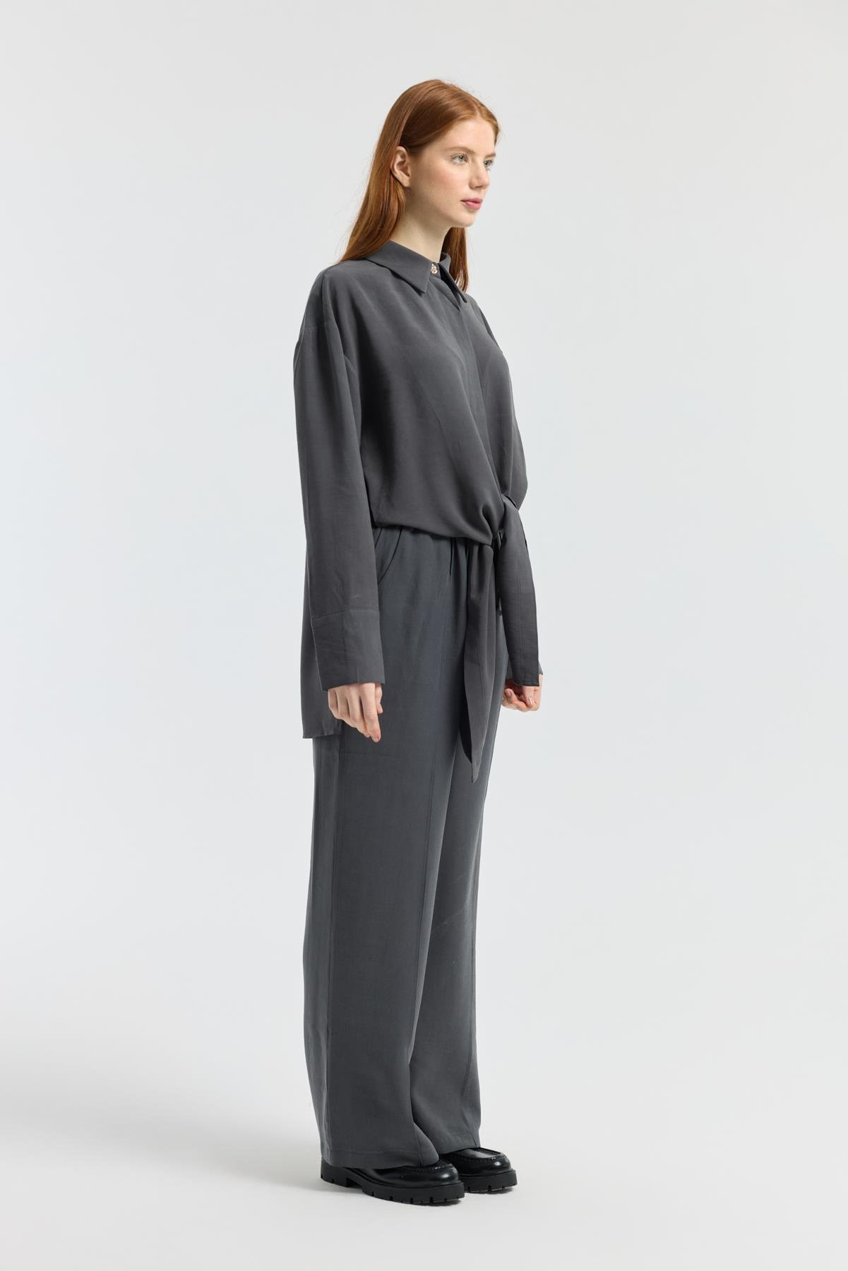 Liliya Önden Bağlamalı Pile Detaylı Takım - Antrasit 