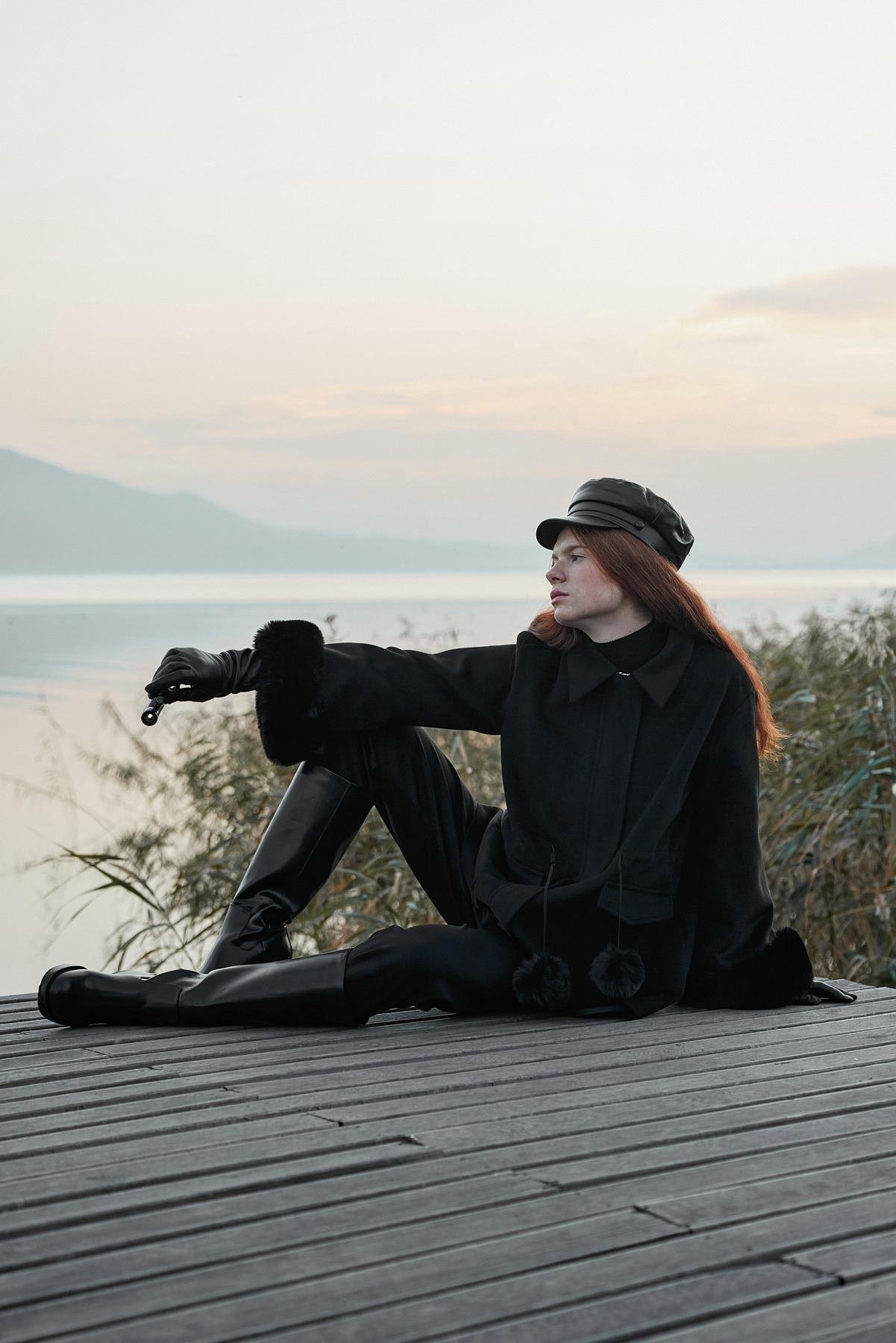 Molly Kürk Detaylı Kaban-Siyah