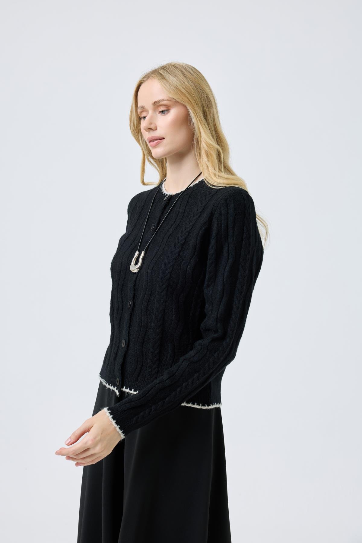 Myra Kontrast Saç Örgülü Hırka - Siyah 