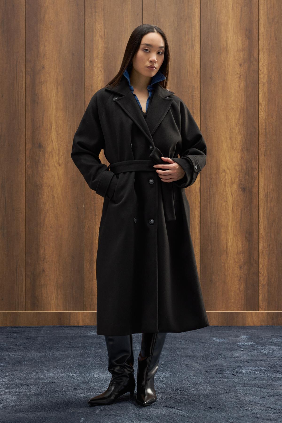 Nile Kuşaklı Kruvaze Kaşe Kaban - Siyah 