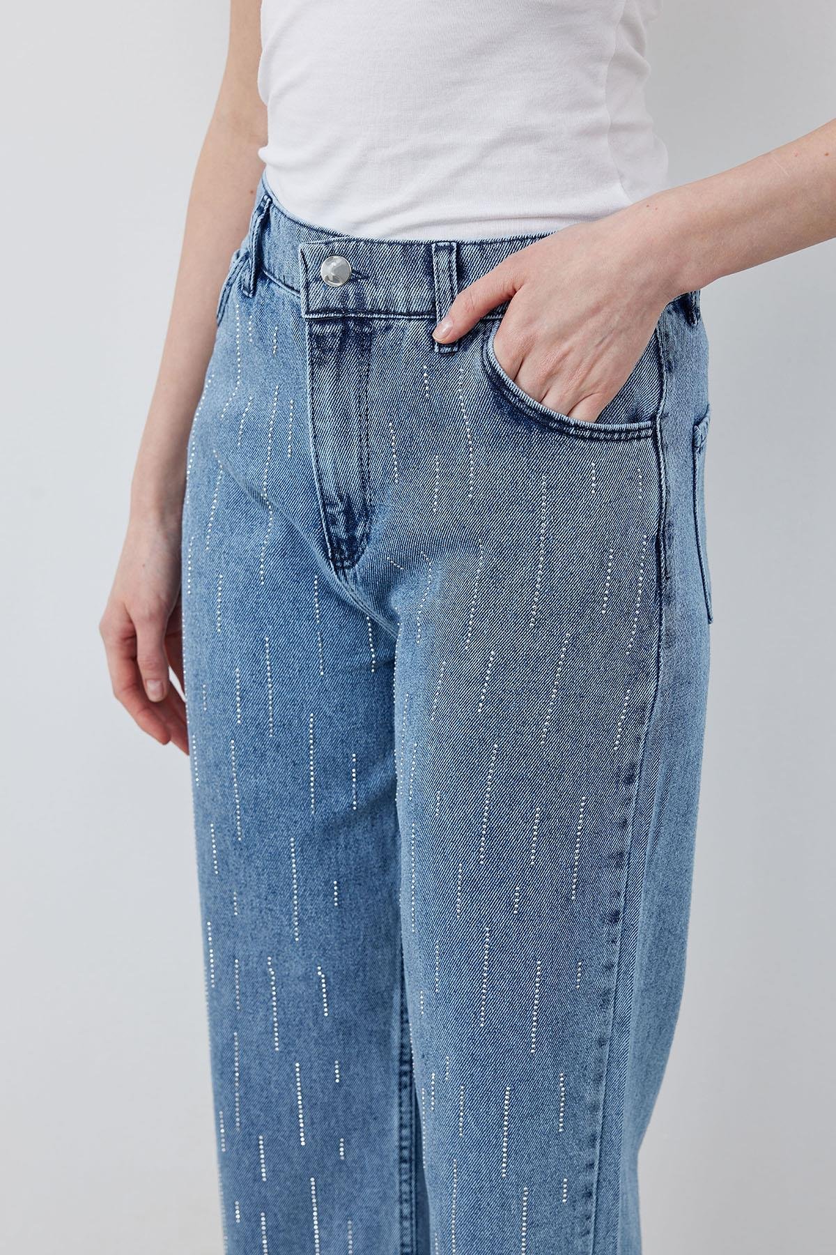NİLİ TAŞ DETAYLI DENİM PANTOLON - TAŞLANMIŞ MAVİ 