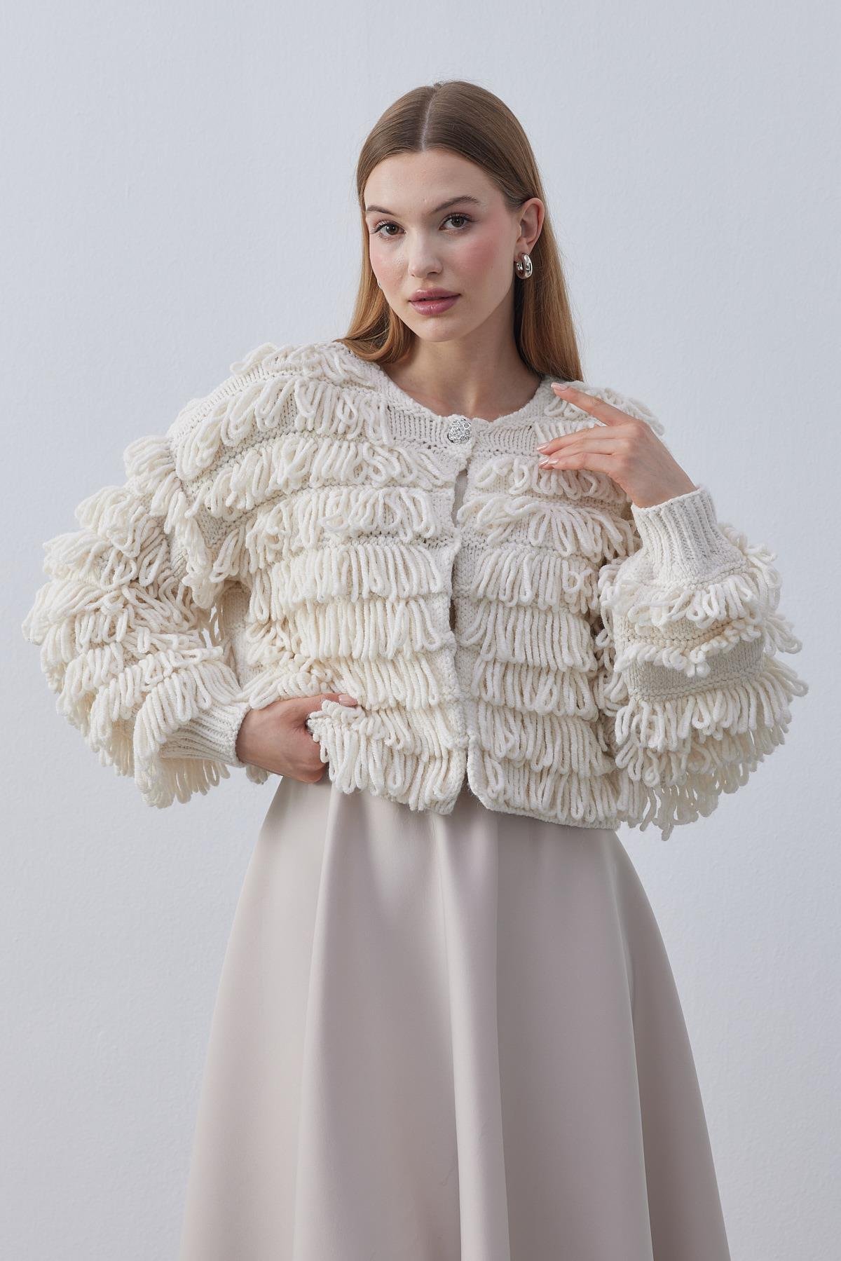 Norio Püskül Detaylı Taş Düğmeli Örme Ceket - Bej