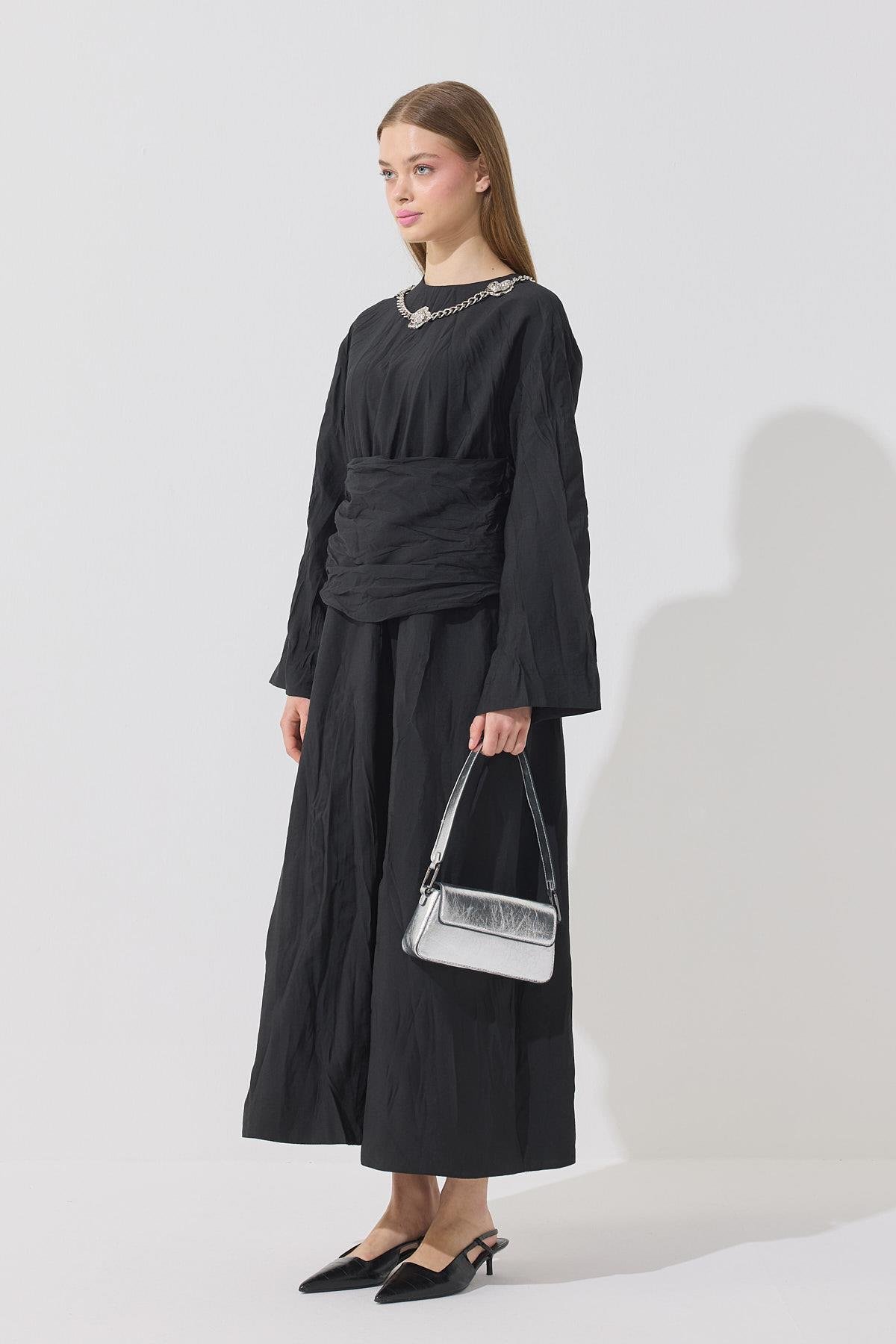 Silvia Kuşak Kemerli Pilili Elbise- Siyah