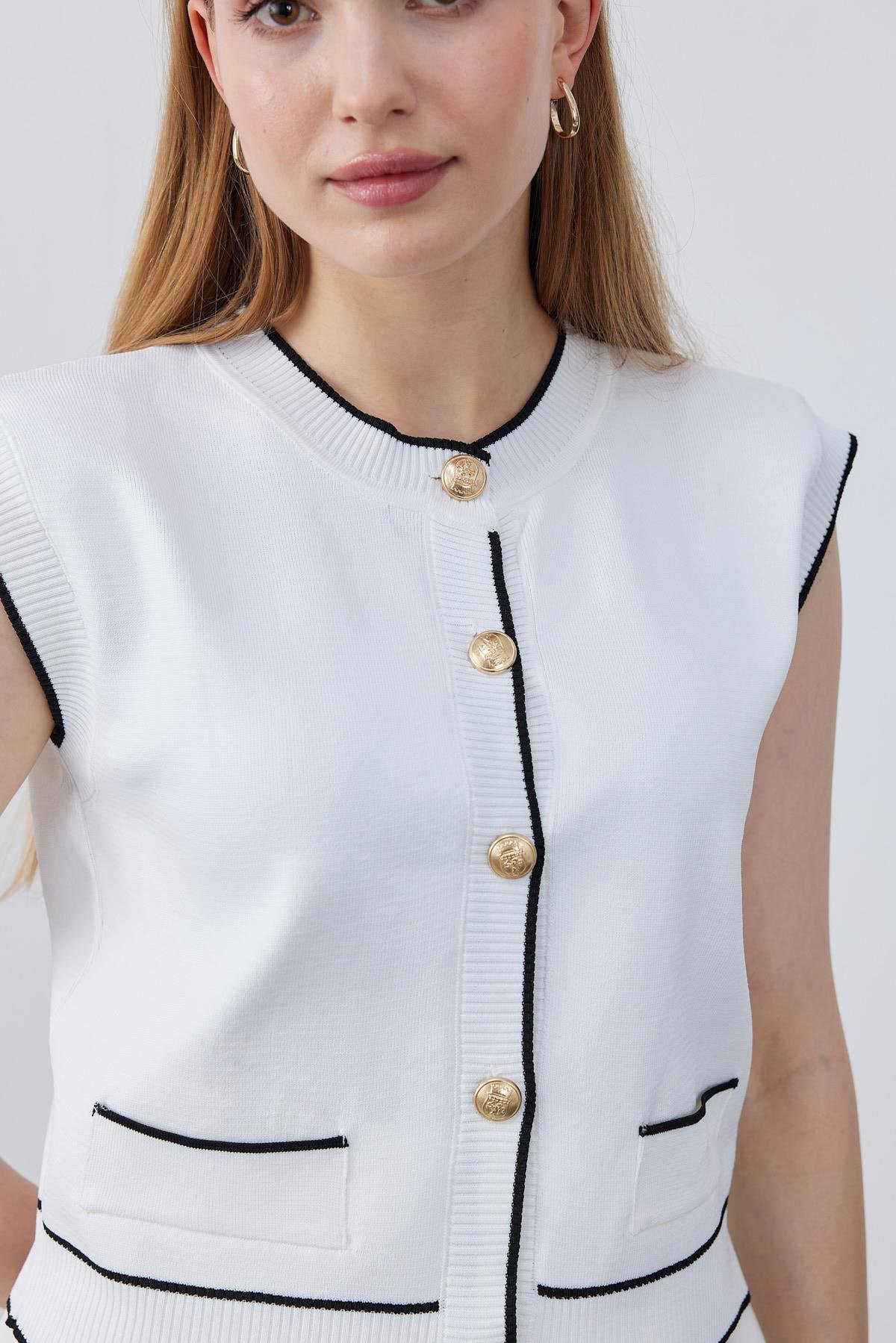 Twila Gold Düğmeli Basic Süveter- Beyaz