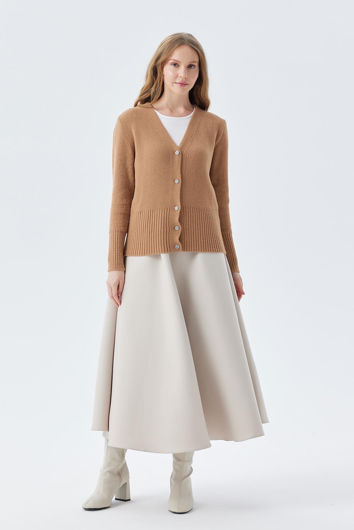 VANESSA TAŞ DÜĞMELİ HIRKA - CAMEL 