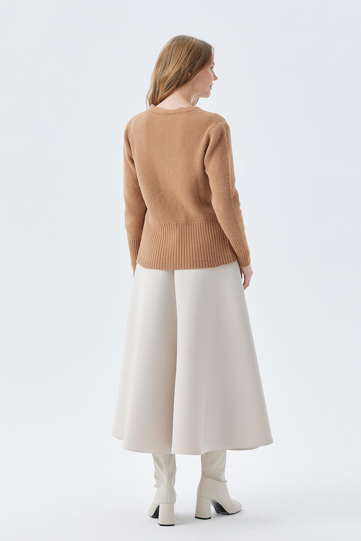 VANESSA TAŞ DÜĞMELİ HIRKA - CAMEL 